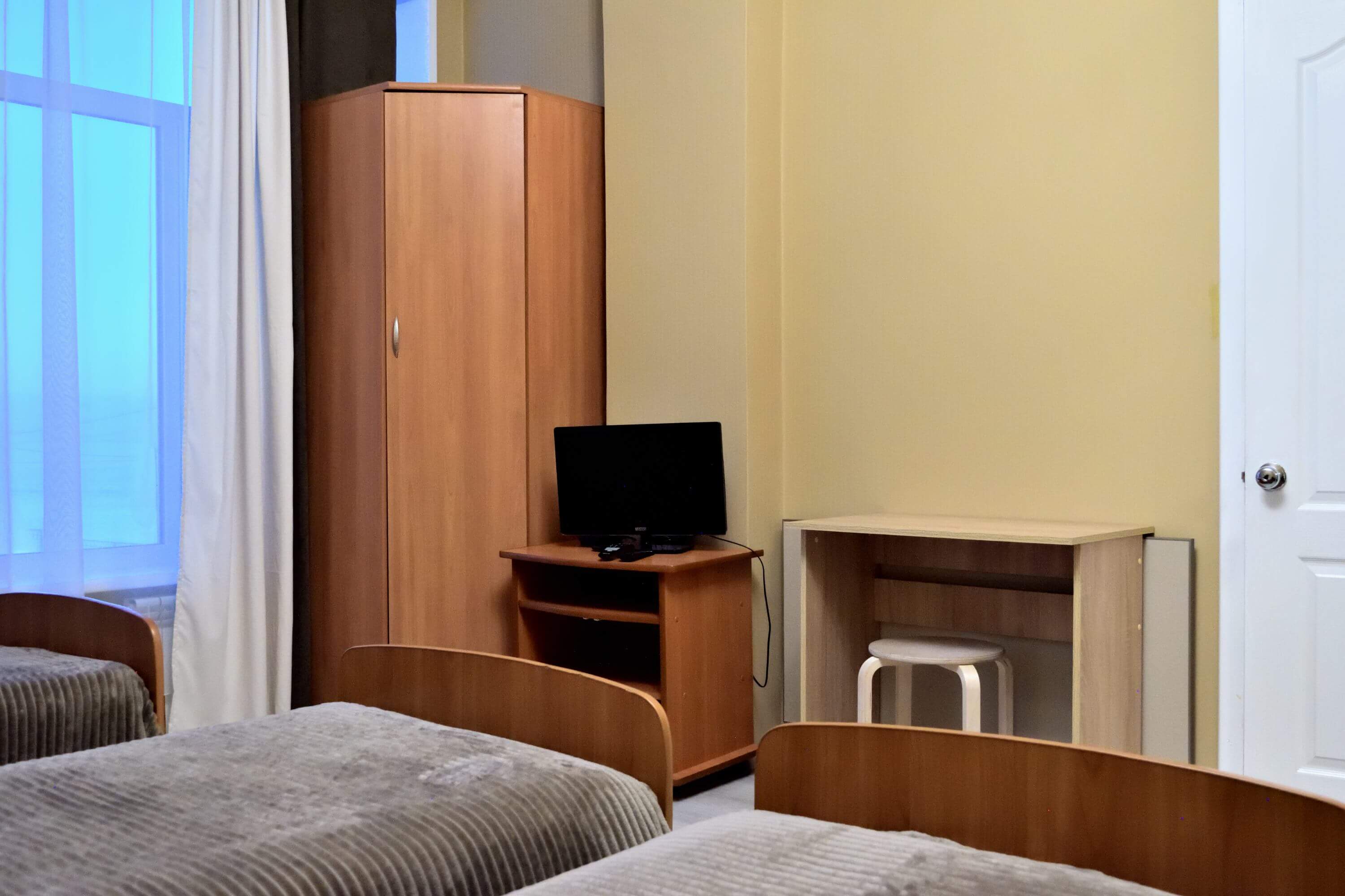 №8. Трехместный номер с дополнительным спальным местом и видом на горы