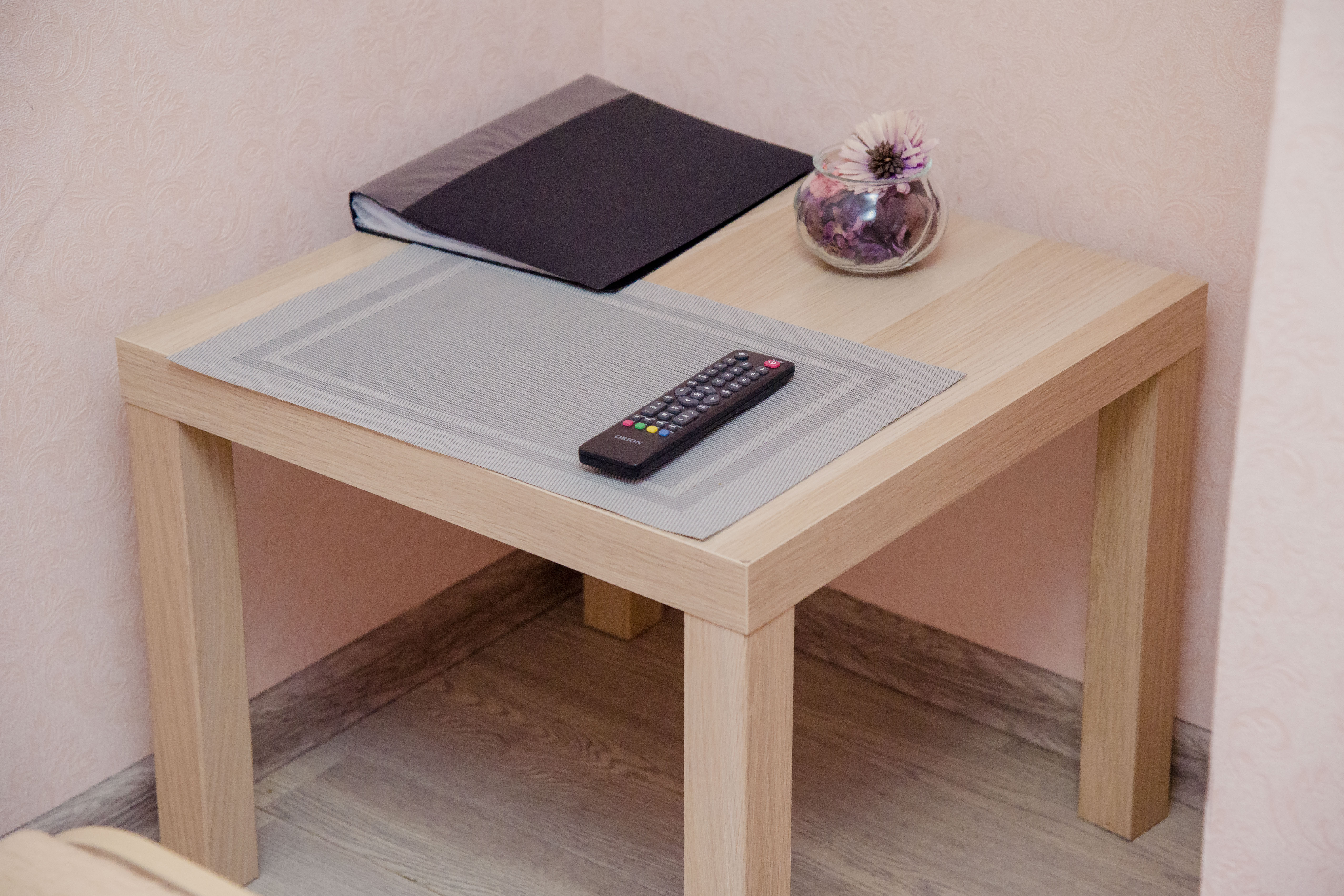 Двухместный номер с 2 отдельными кроватями и общей ванной комнатой