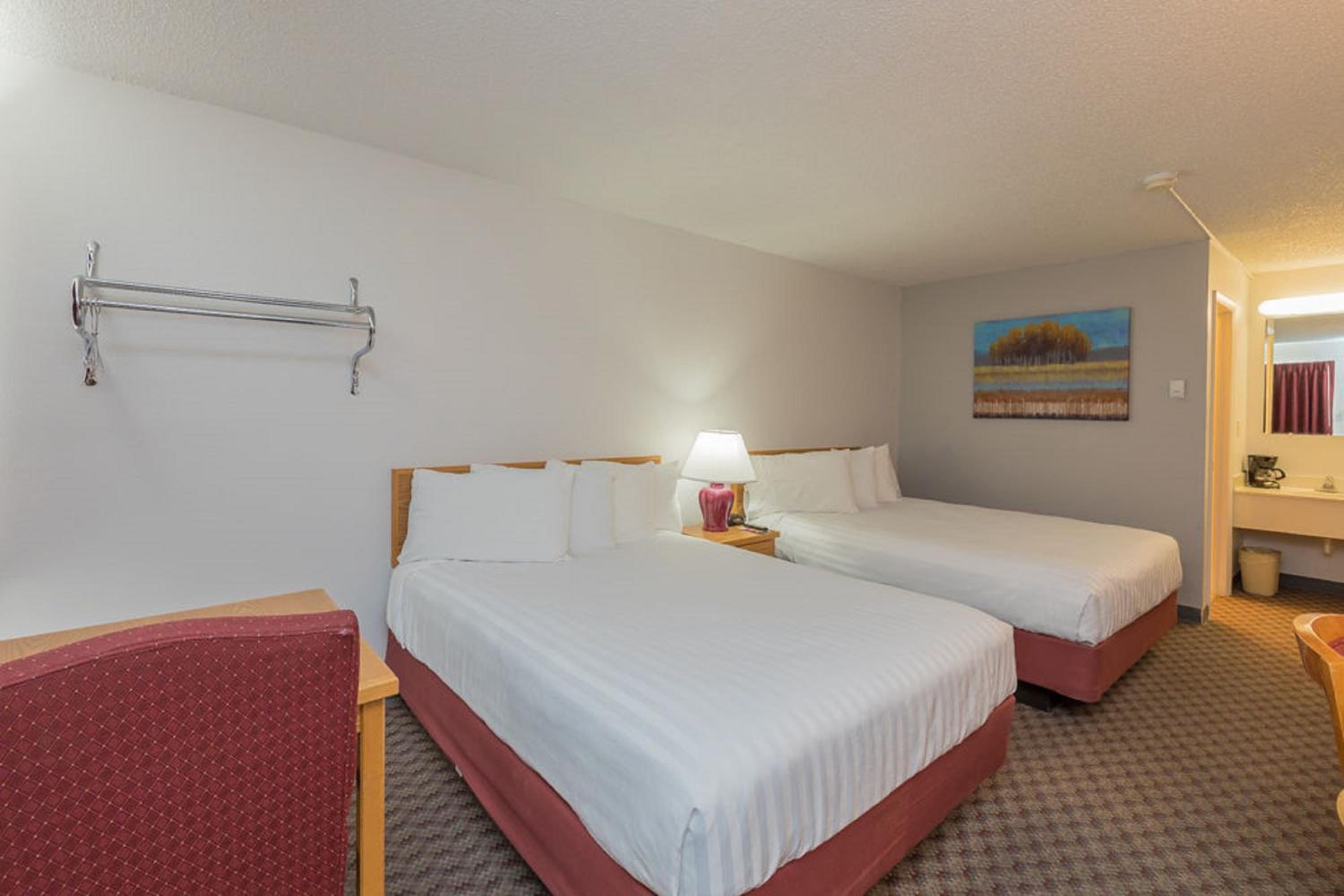 2 Queen Beds Non Smoking Pet Friendly