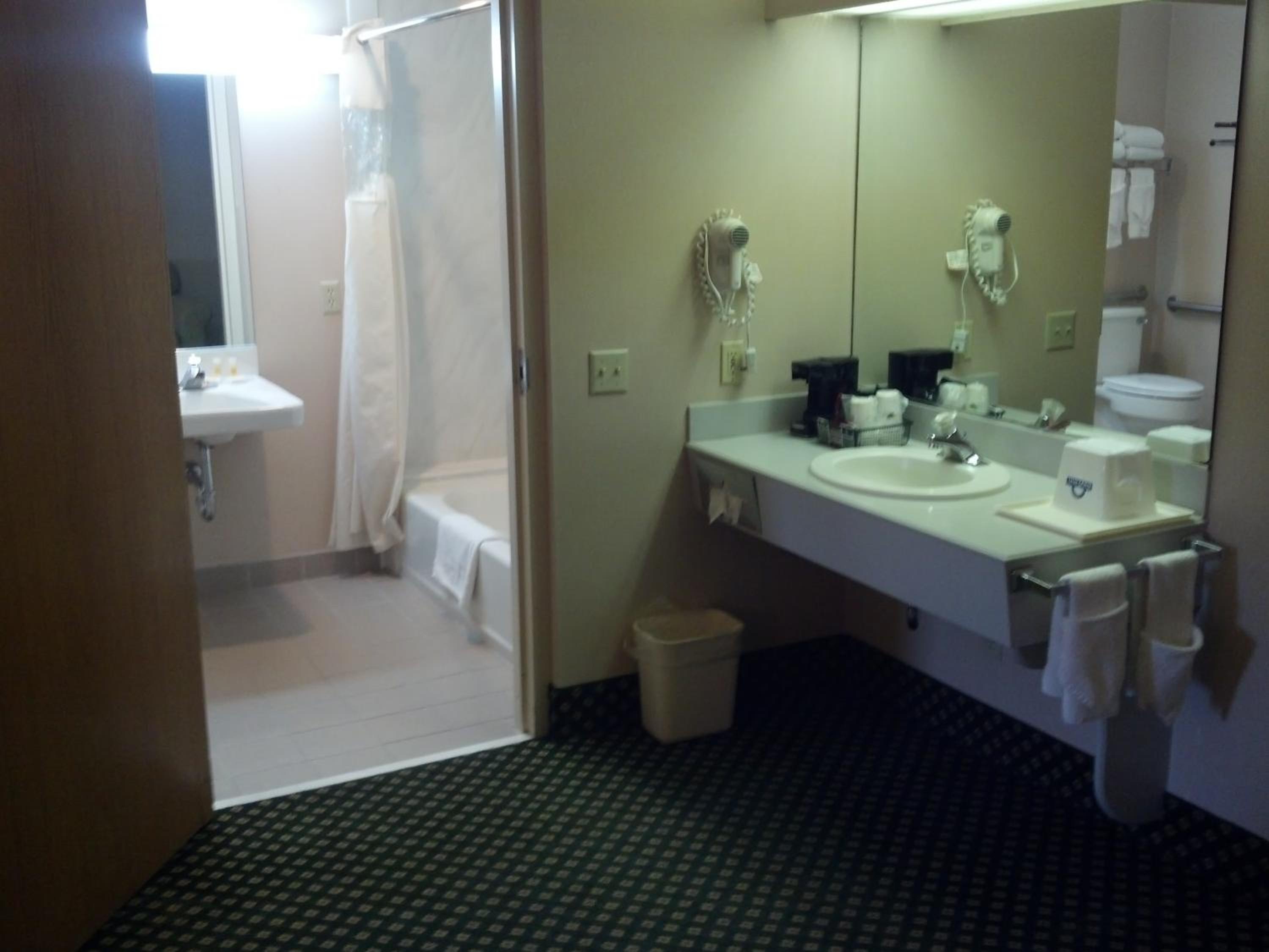 Deluxe King Studio Suite - Non-Smoking