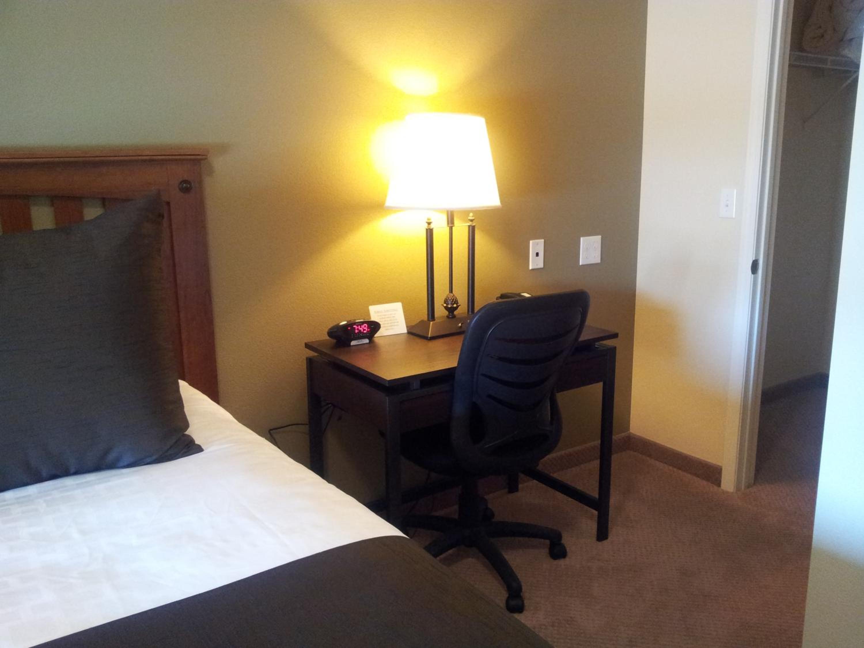 One-Bedroom Queen Suite