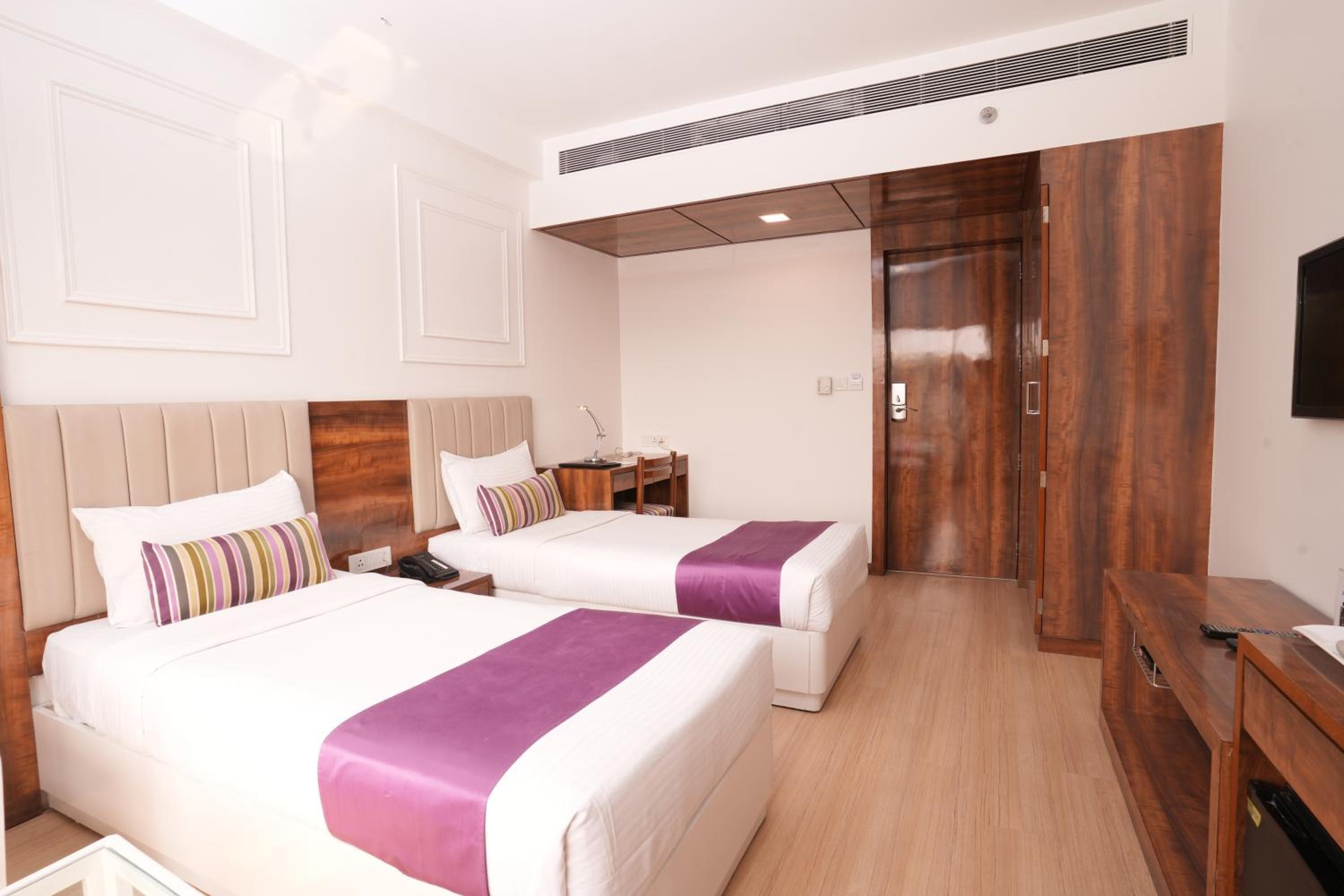 Deluxe Twin Room - City View