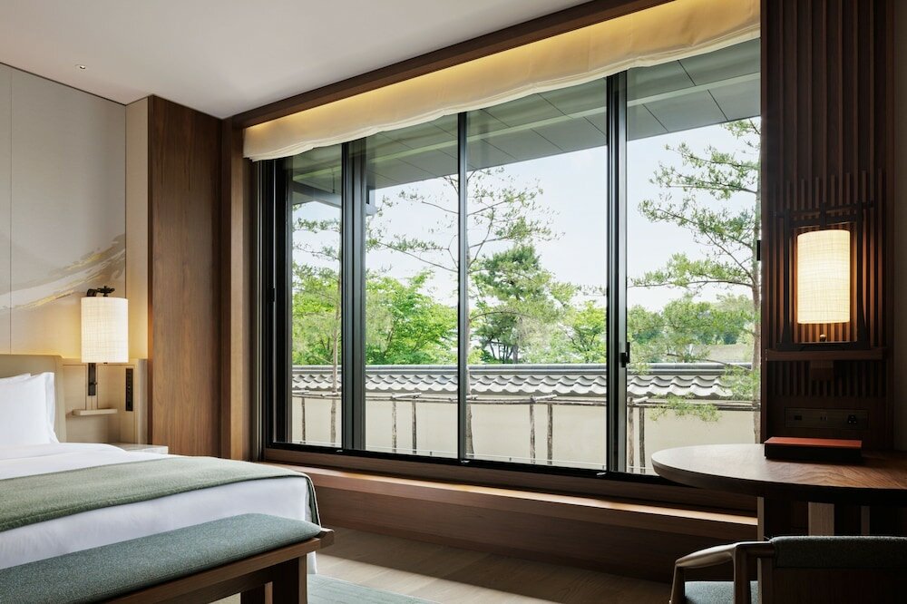 Premier Room, 1 King Bed, City View