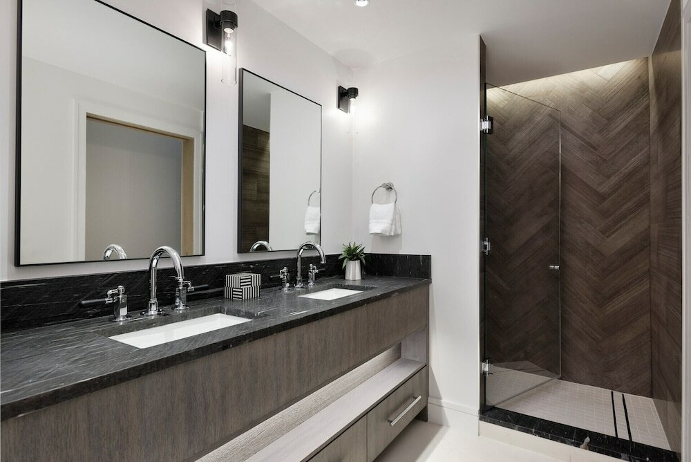 Blue Sky Four-Bedroom Residence