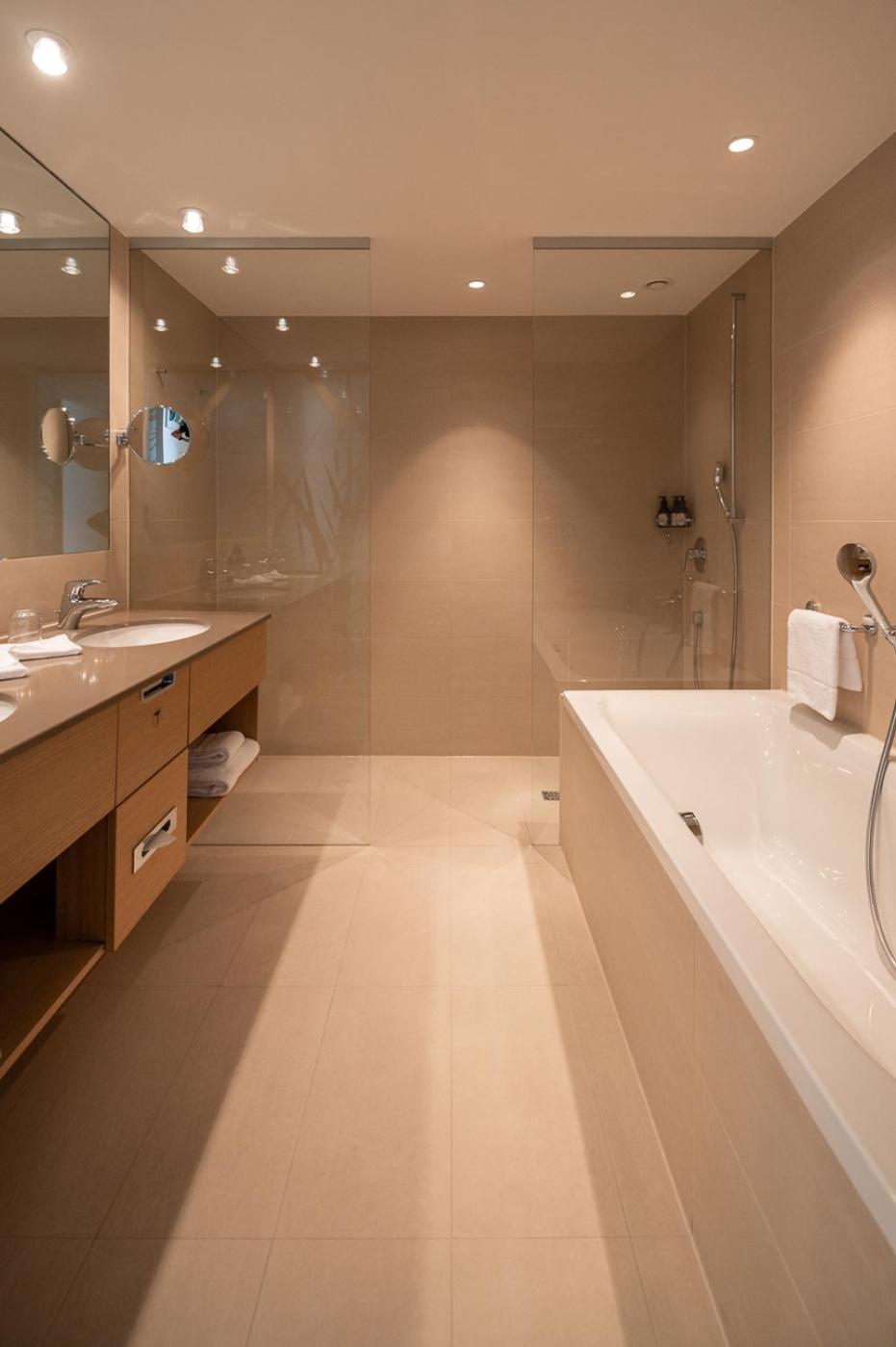 Junior Suite with Lake View