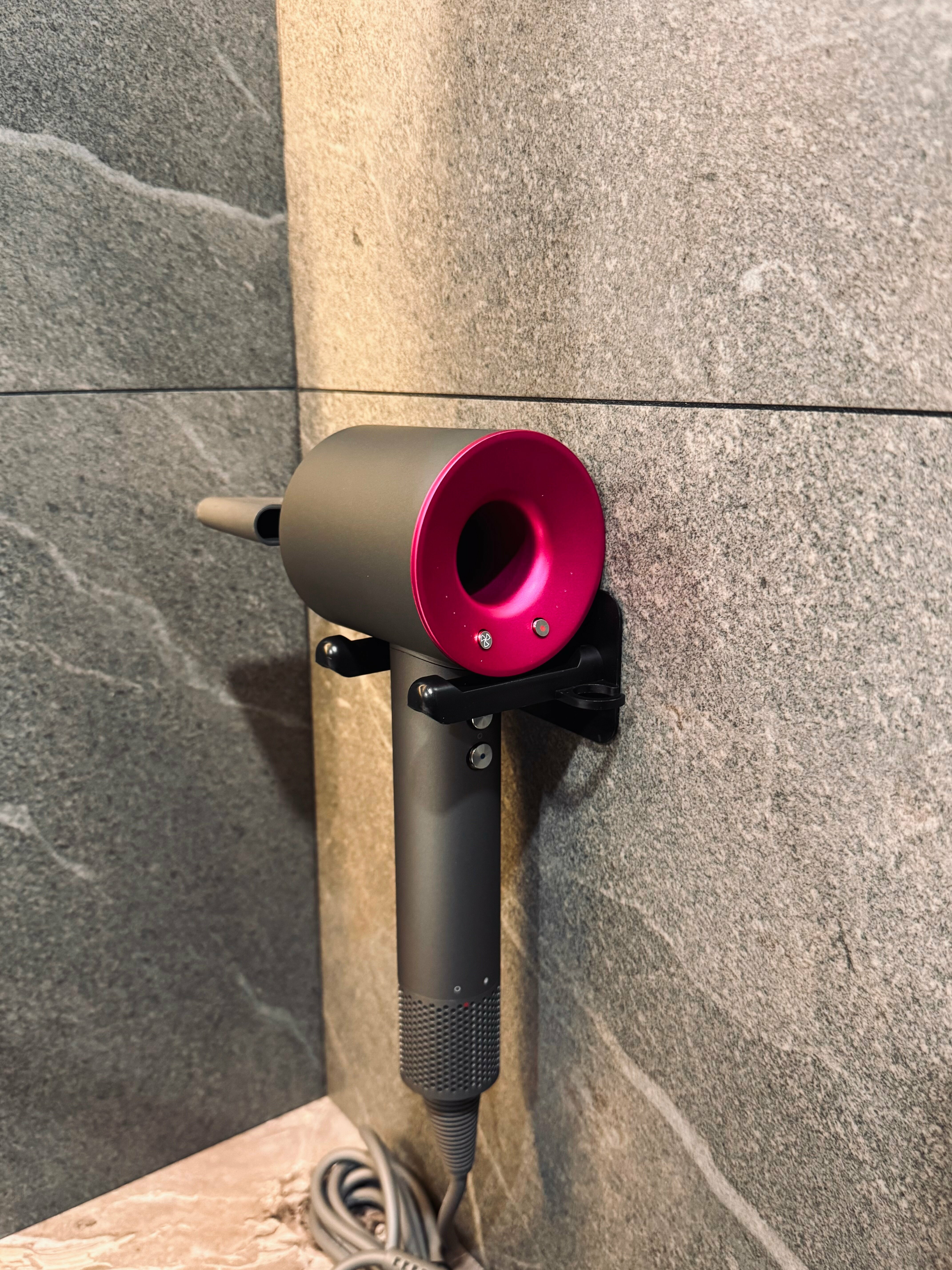 Спальное место на двухъярусной кровати 900х2000 в общем номере для мужчин и женщин.