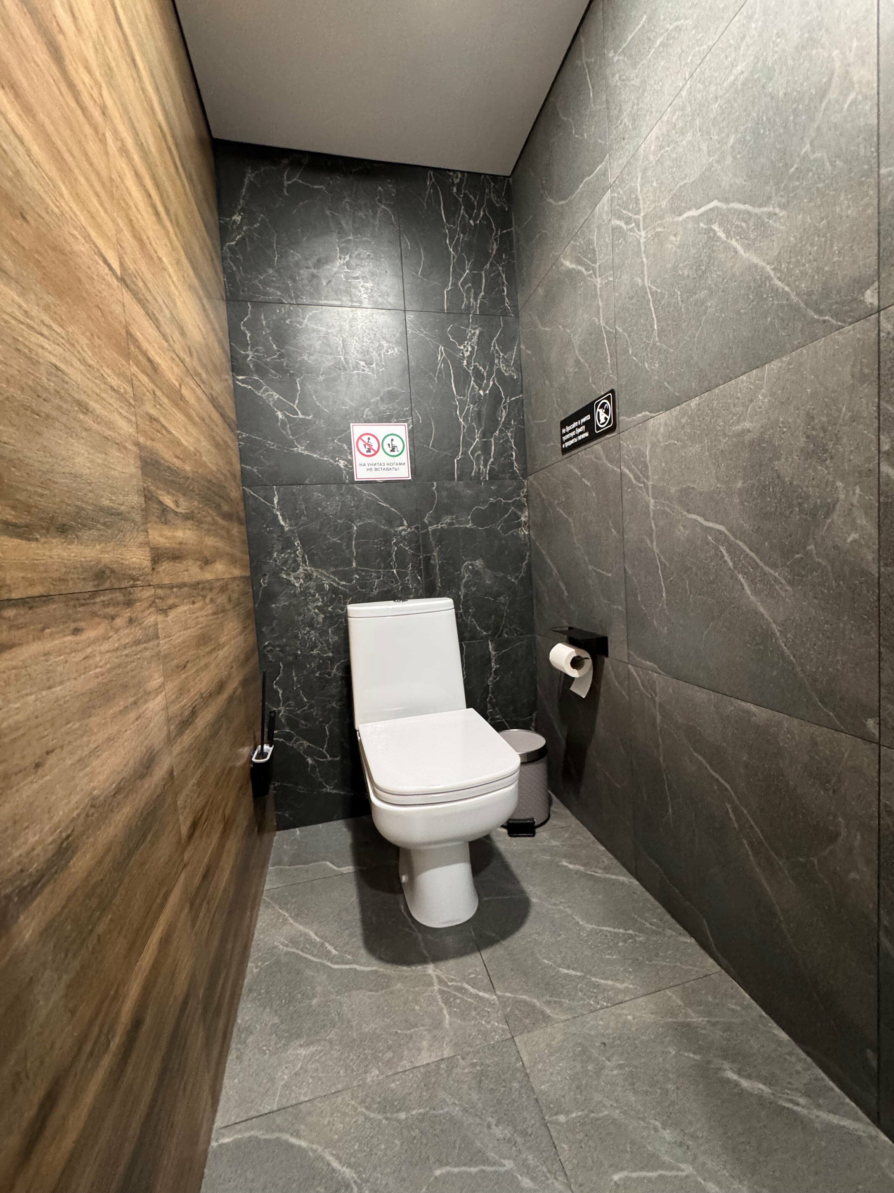 Спальное место на двухъярусной кровати 1400х2000 мм в индивидуальном номере.