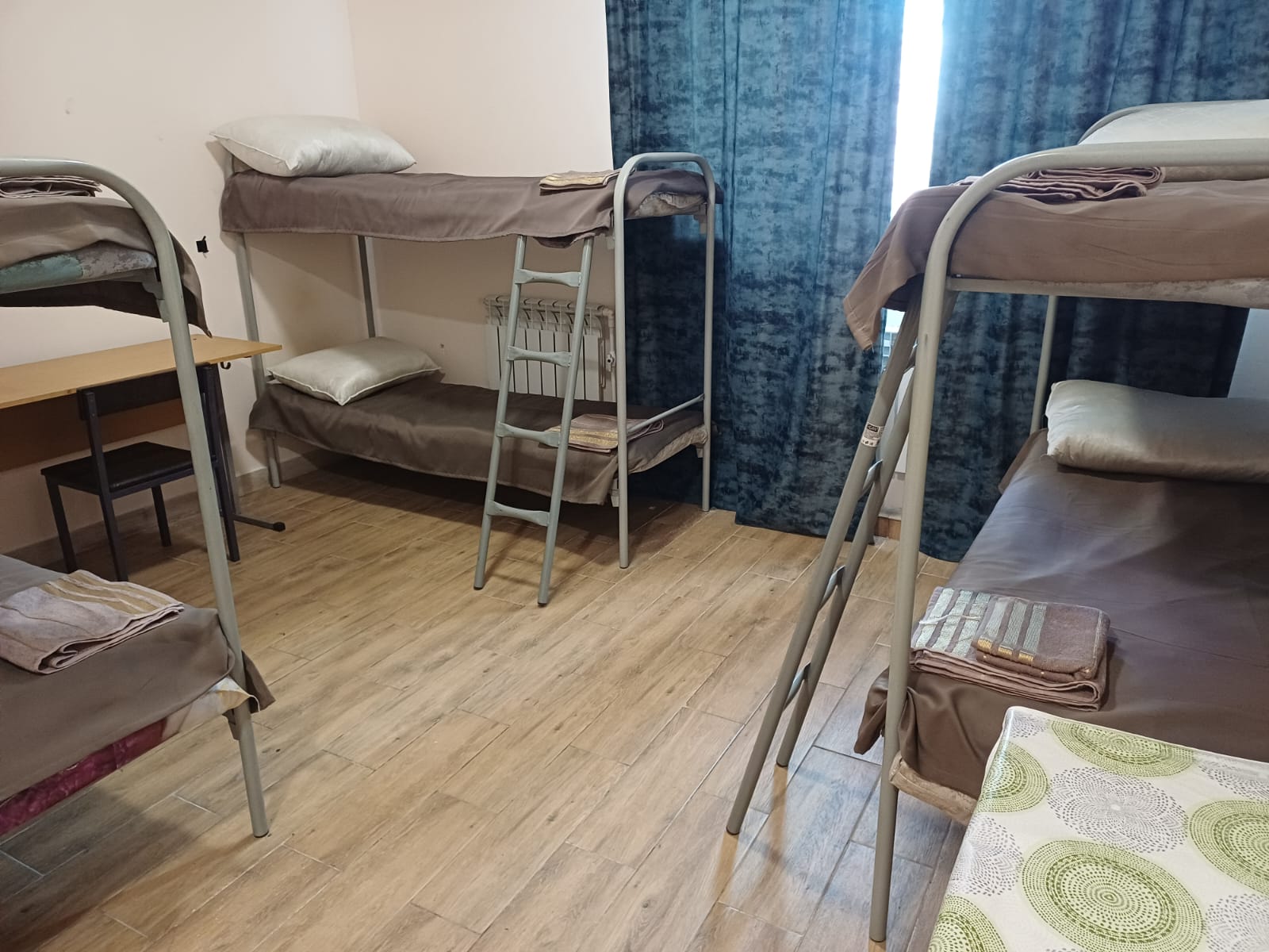 Кровать в общем 8-местном номере