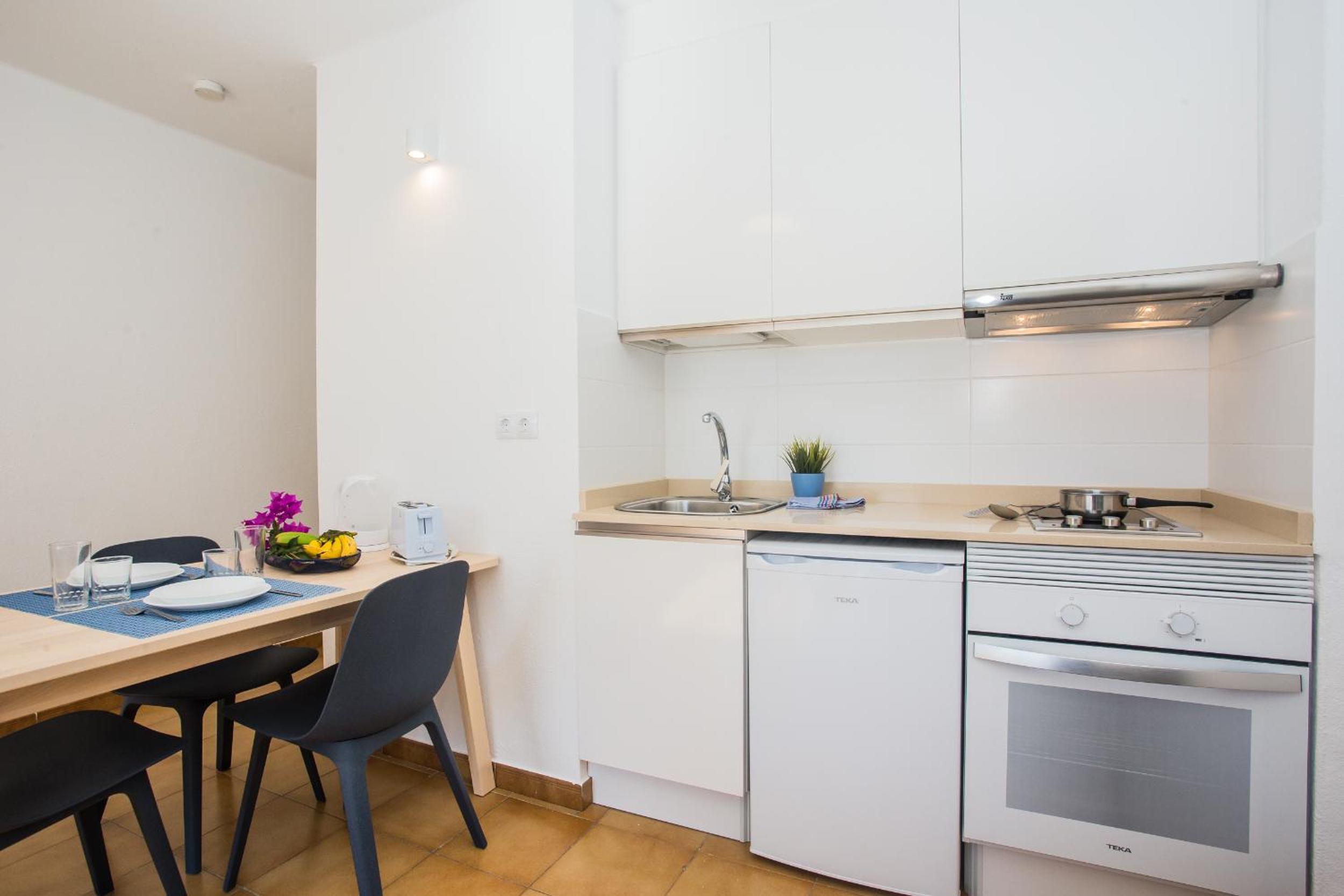 Apartment with Pool View 