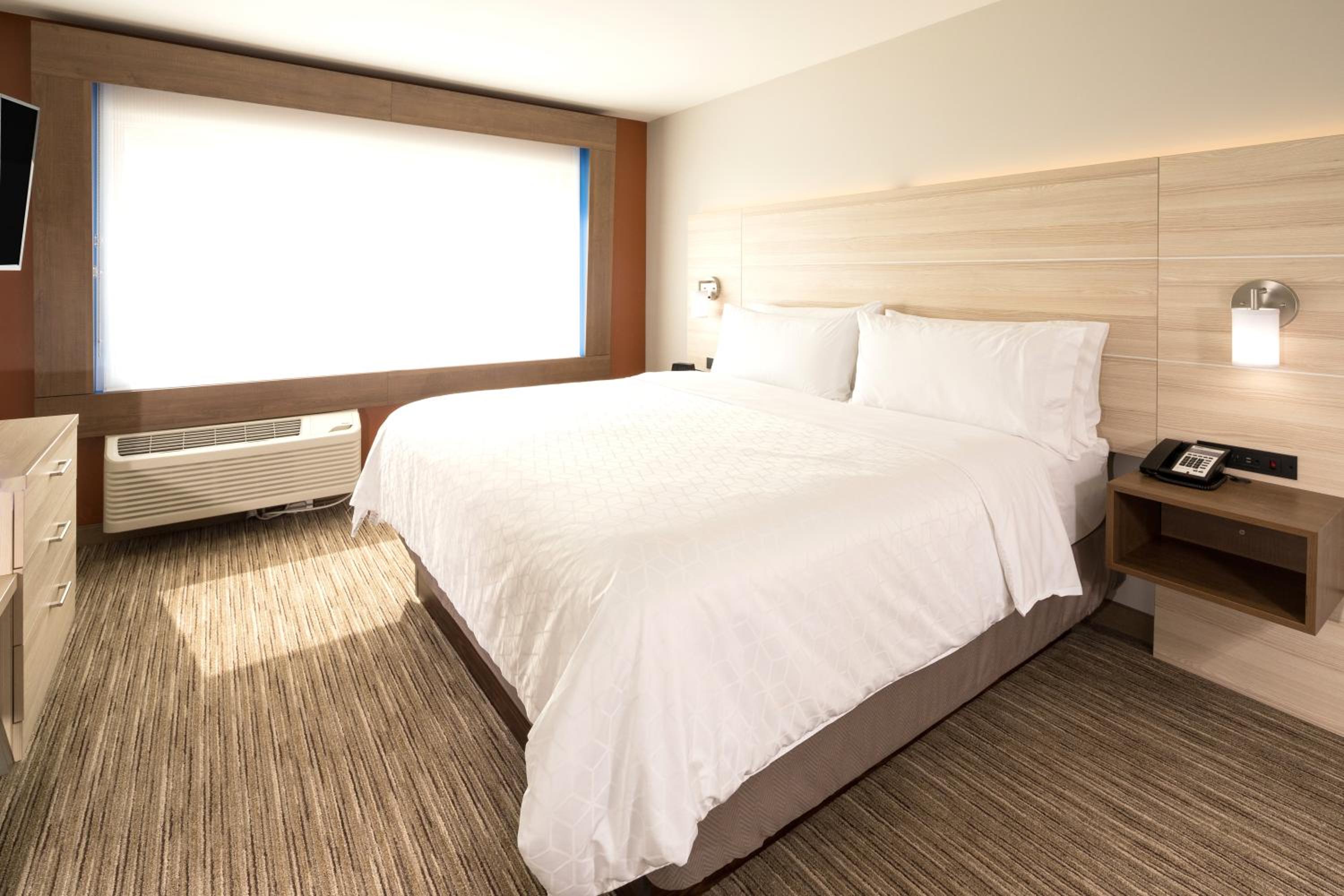 King Room - Hearing Accessible/Non-Smoking 