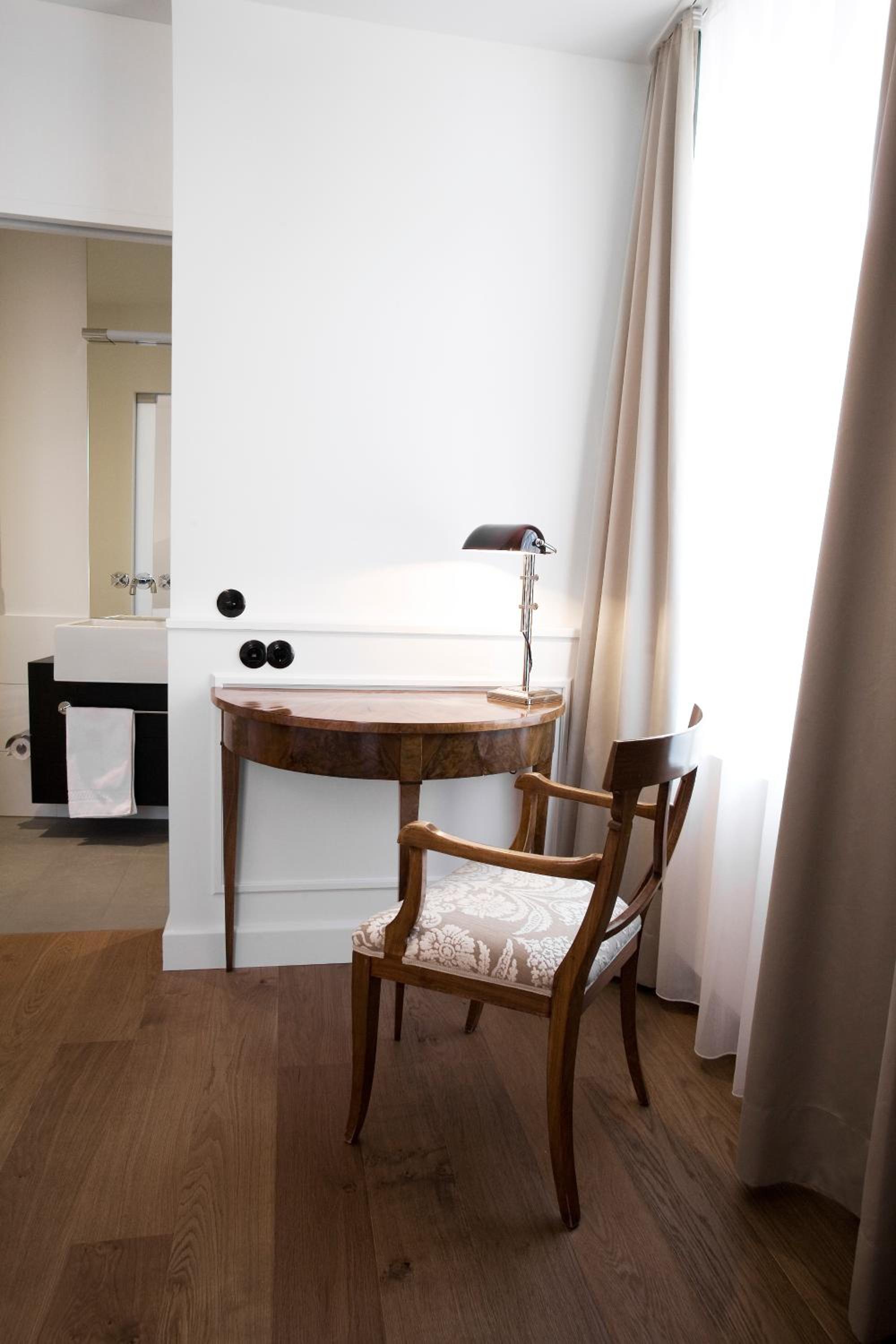 Large Deluxe Double Room