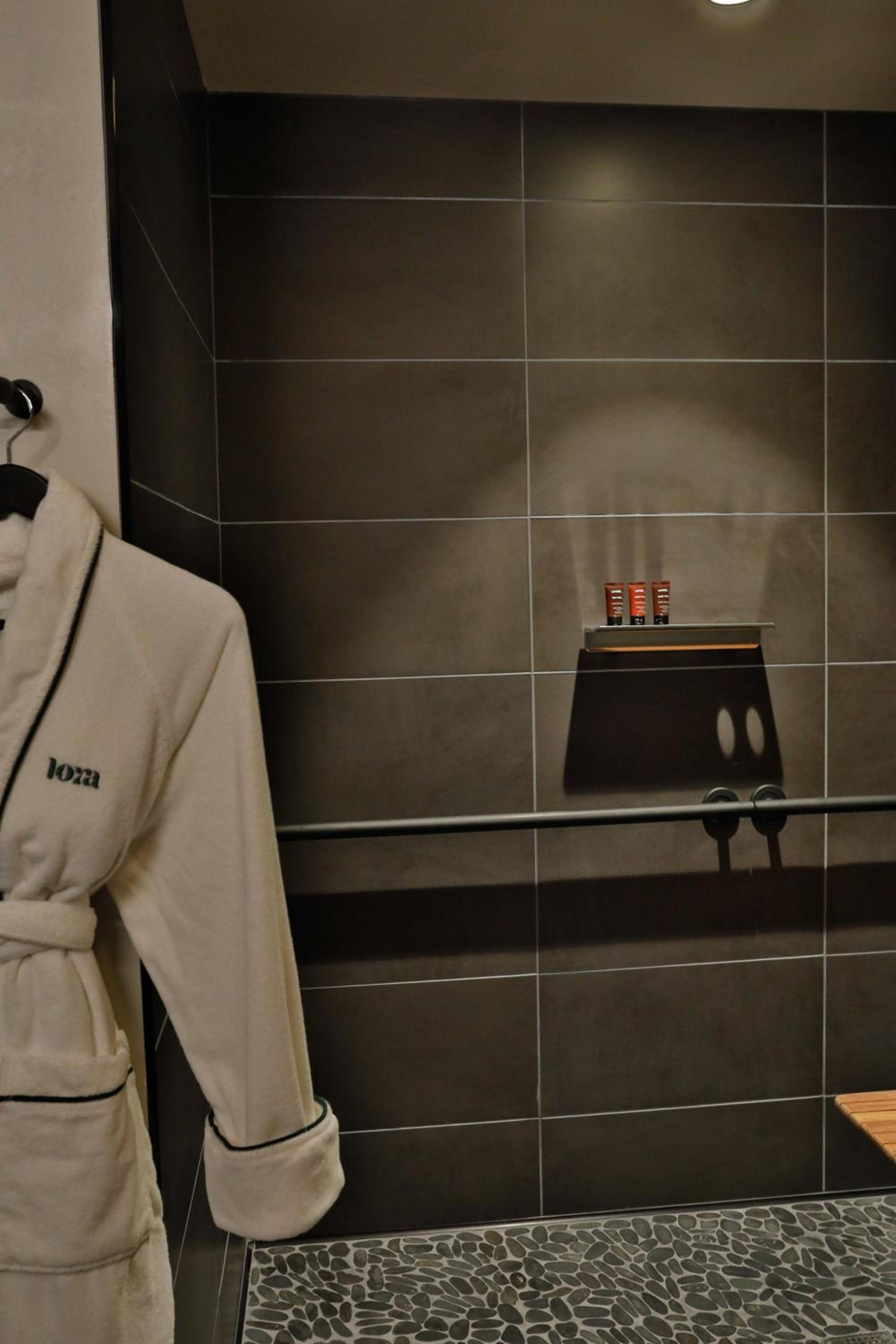 Deluxe King Room - Disability Access