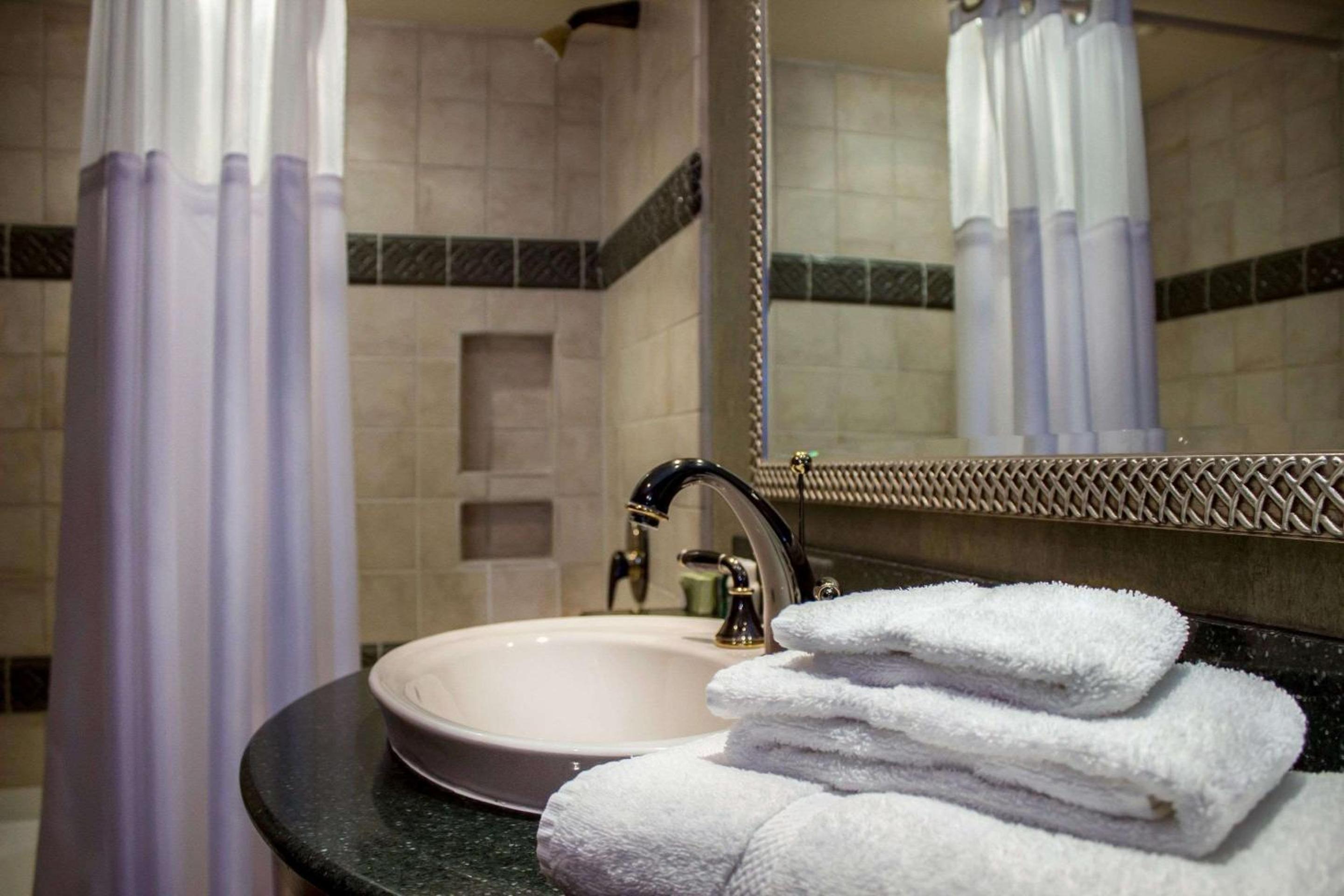 One-Bedroom Junior Suite