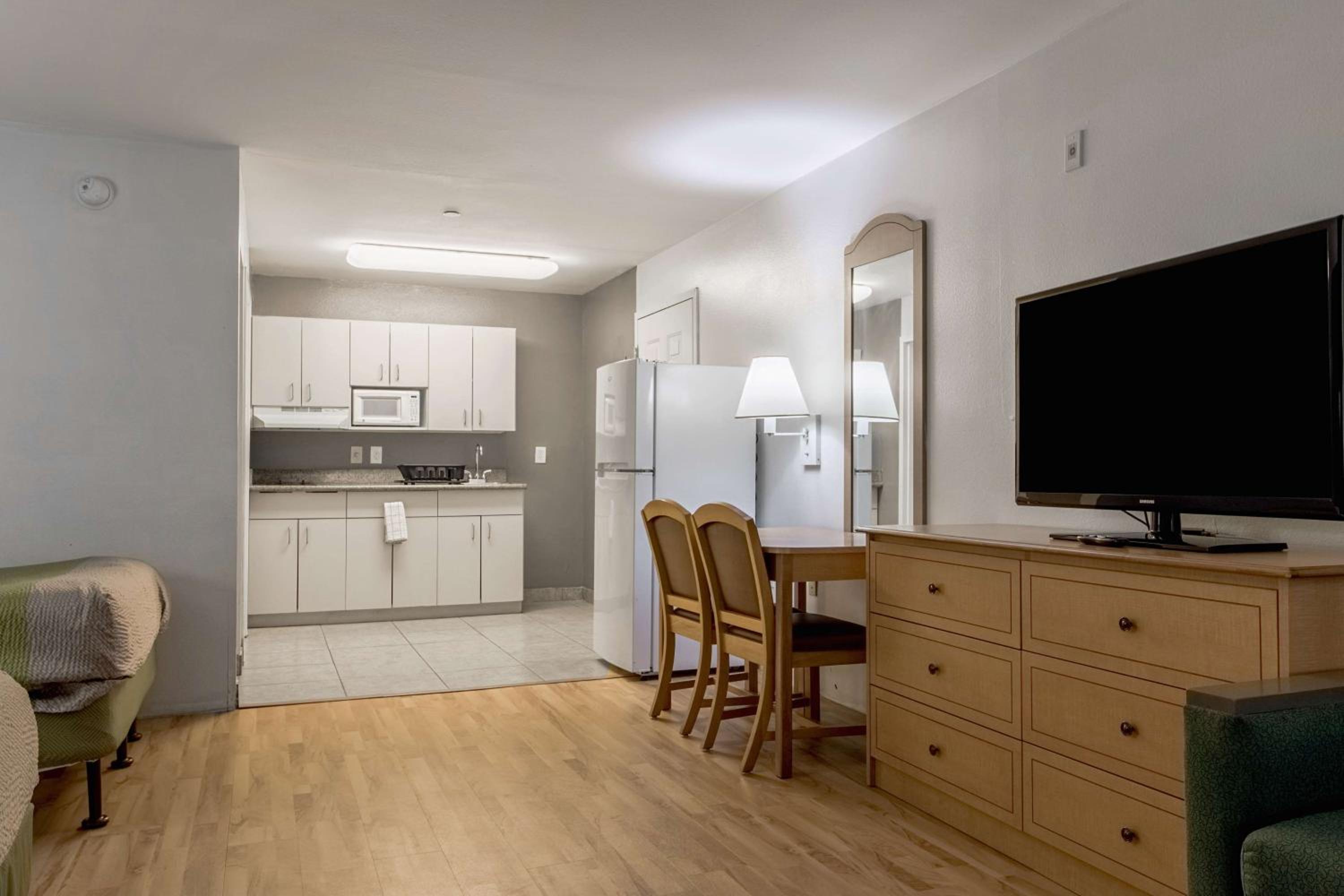 Deluxe Quadruple Room - Non-Smoking