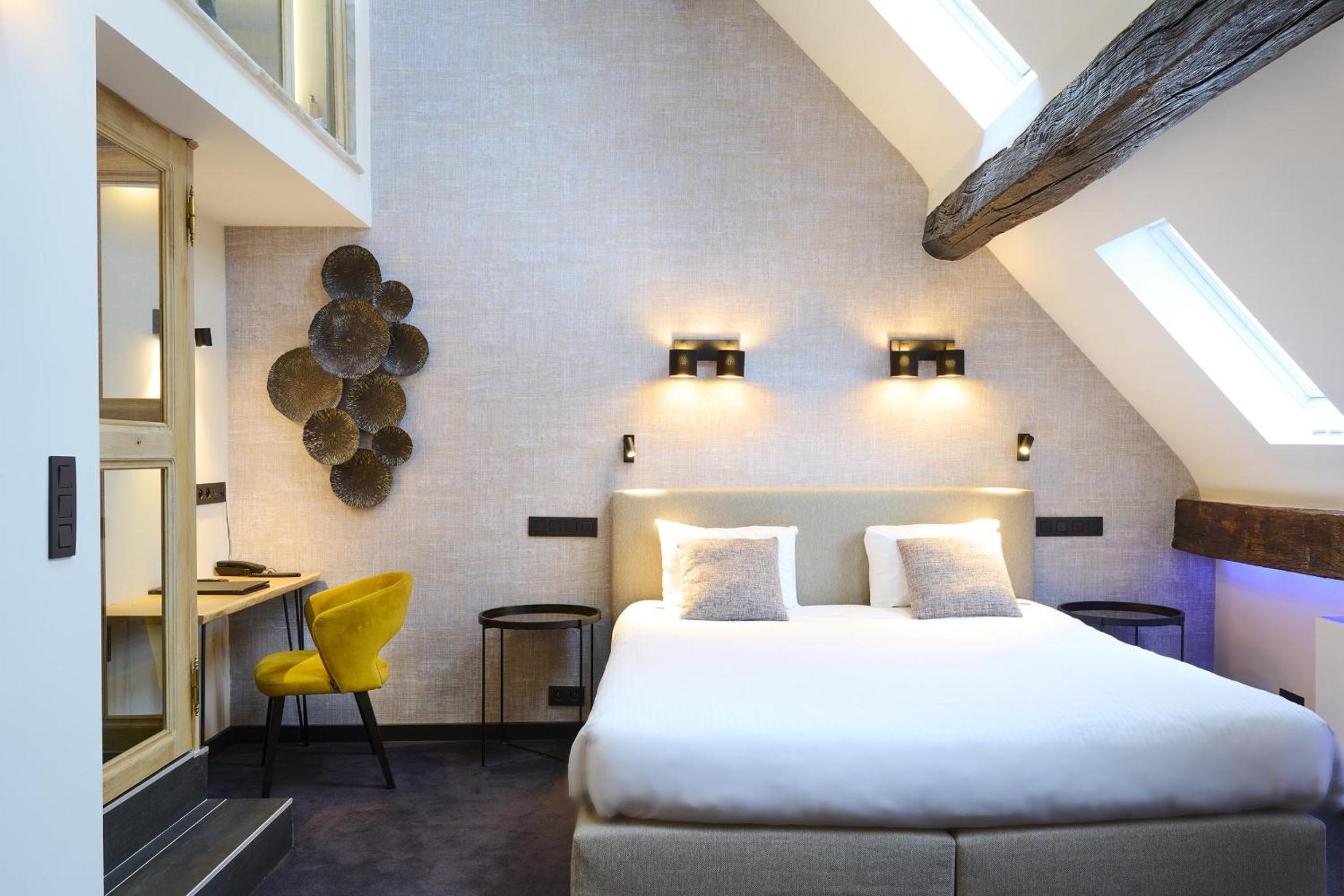 Deluxe Suite with Spa Bath