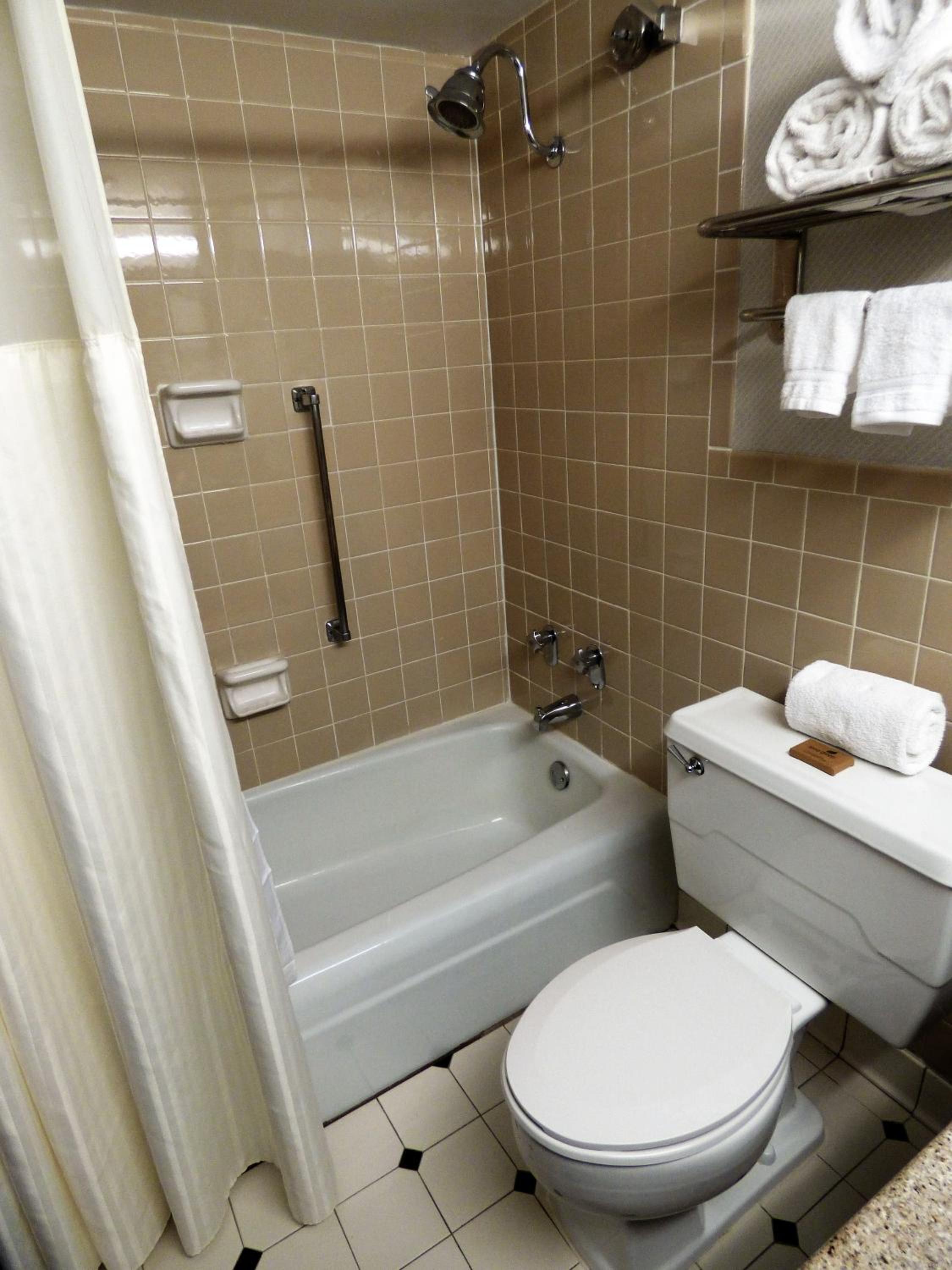 Queen Room - Non-Smoking