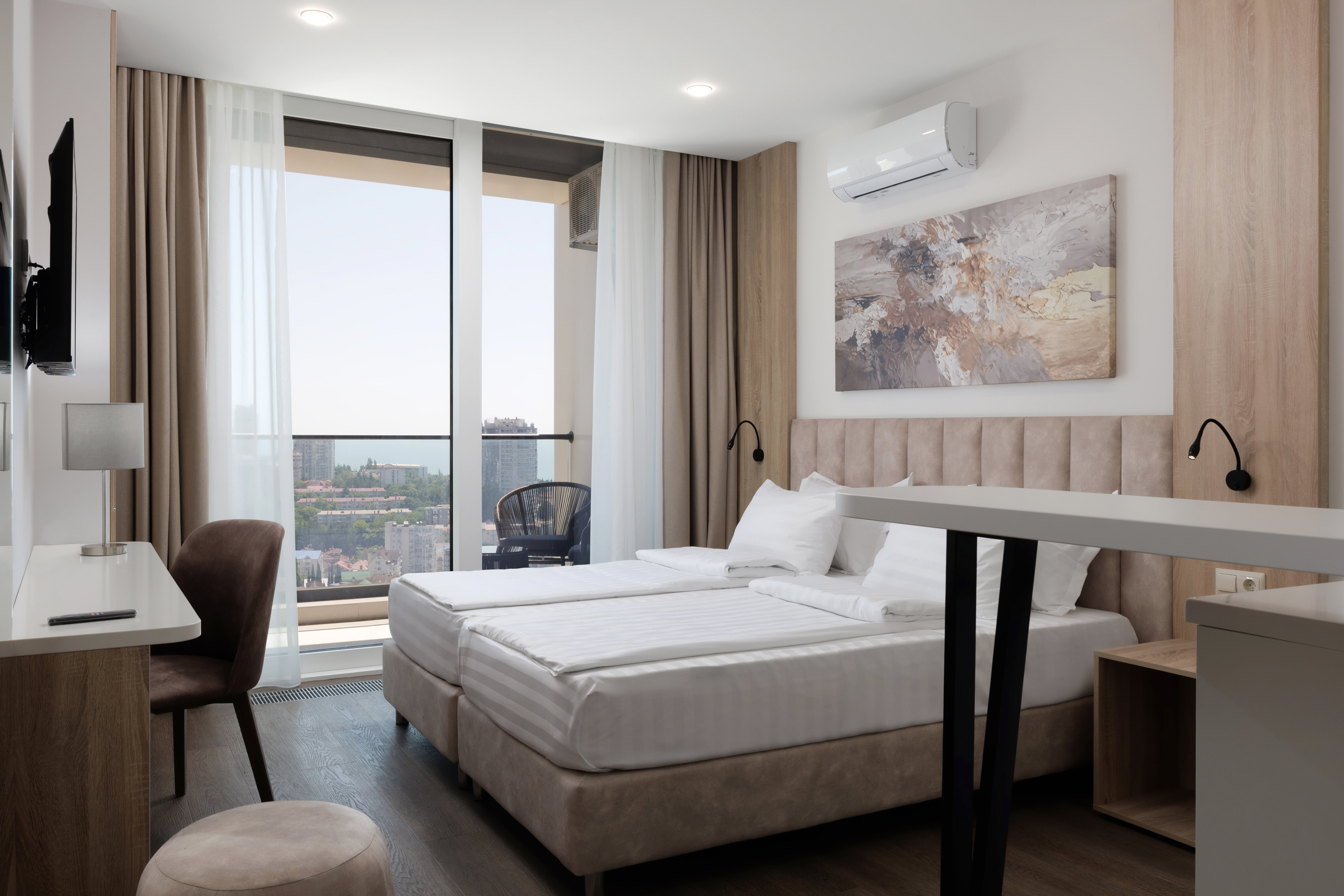 Супериор с видом на море