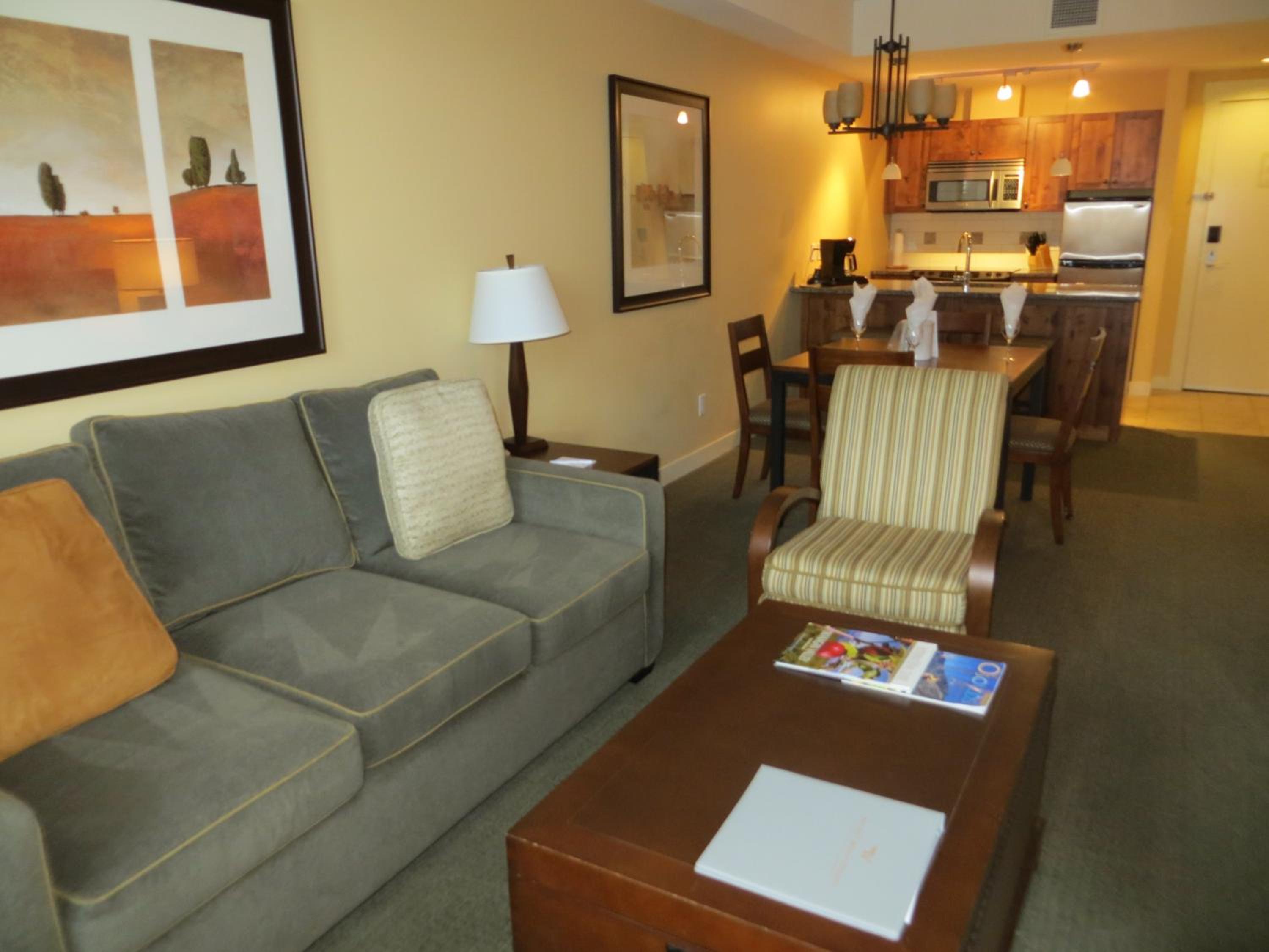 One-Bedroom Suite with Mountain View