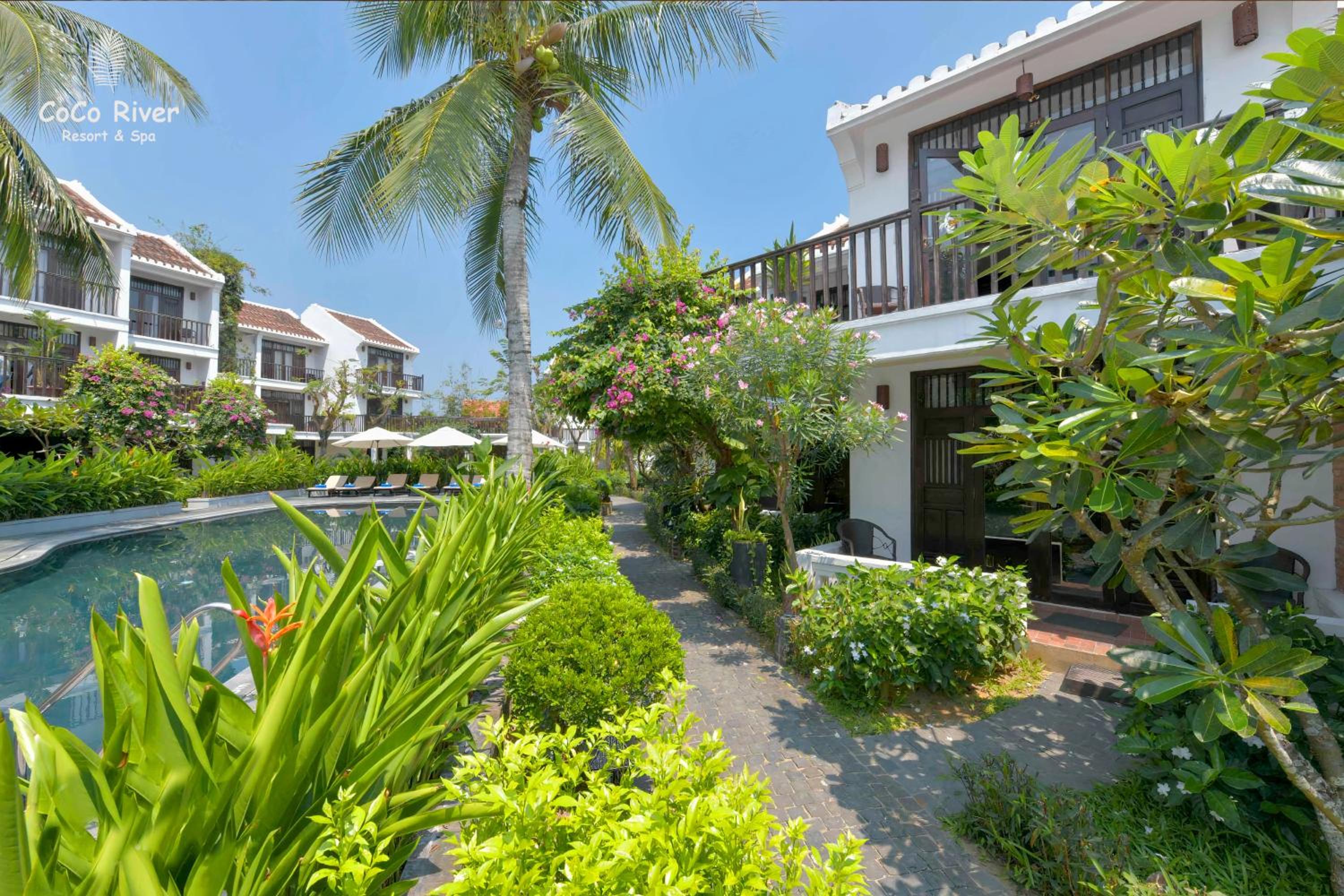 Deluxe Double Room with Pool View