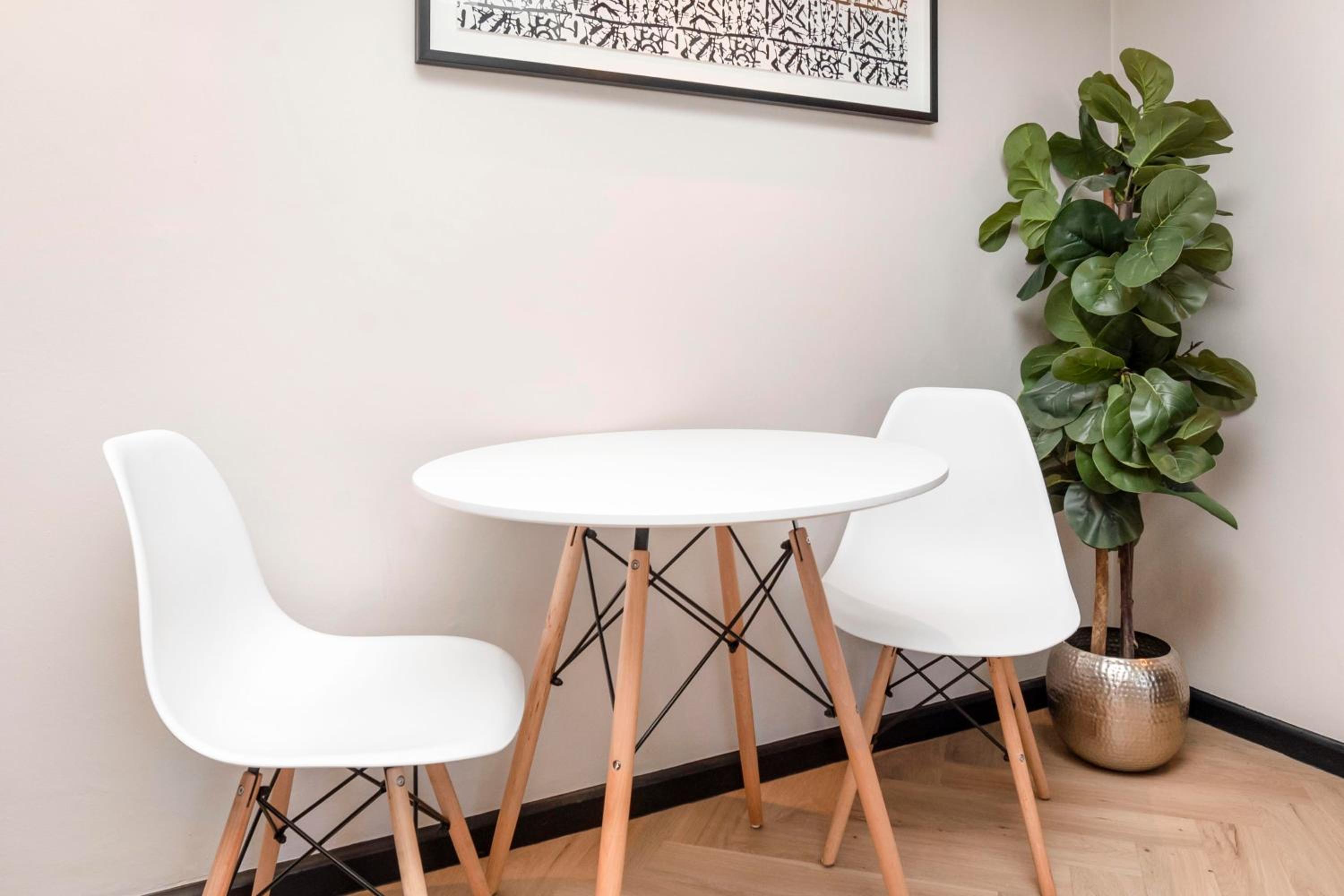 Superior One-Bedroom Apartment