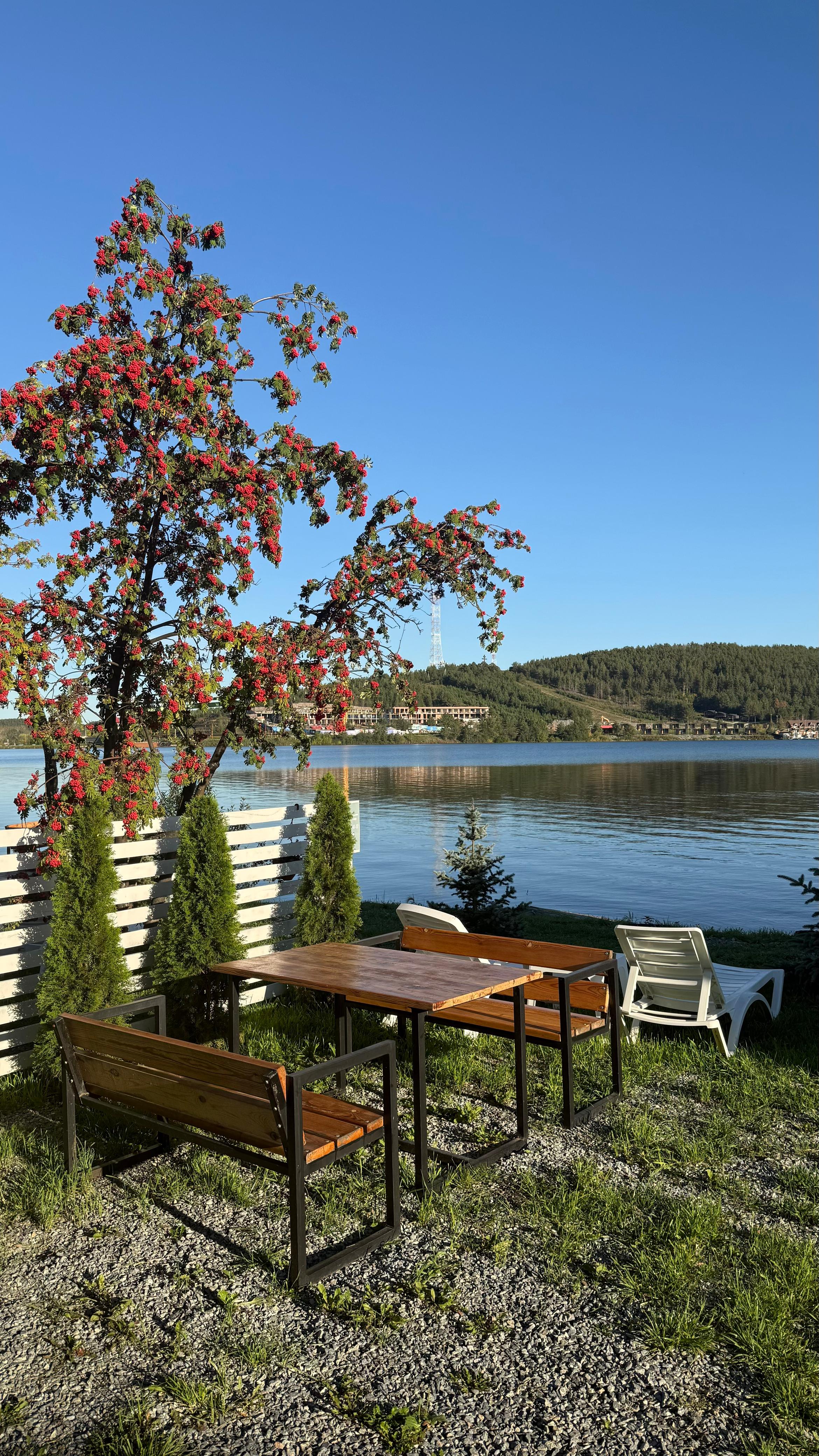 Четырехместный номер с видом на озеро