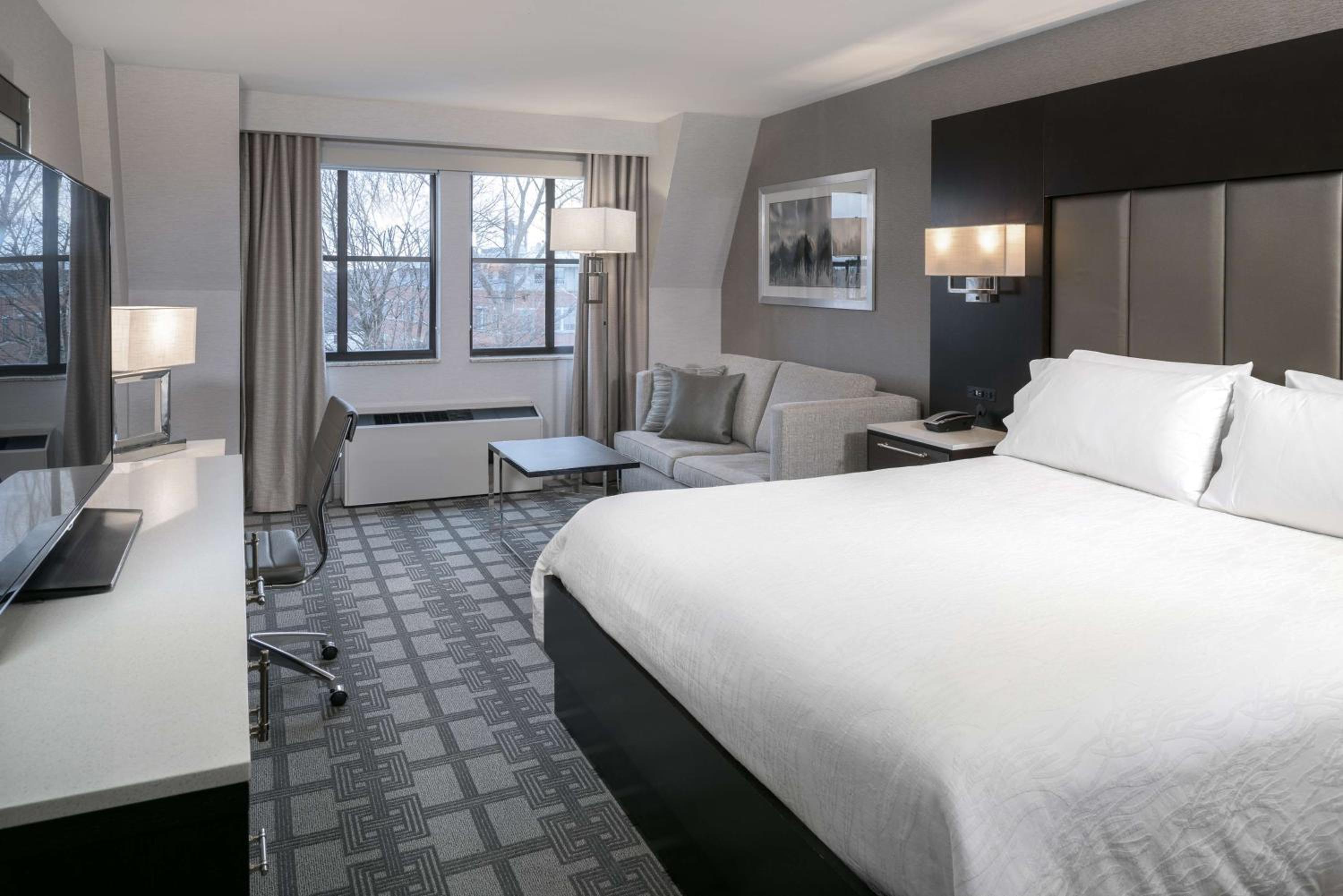 Room, 1 King Bed with Sofa Bed (Mini Fridge/Microwave)