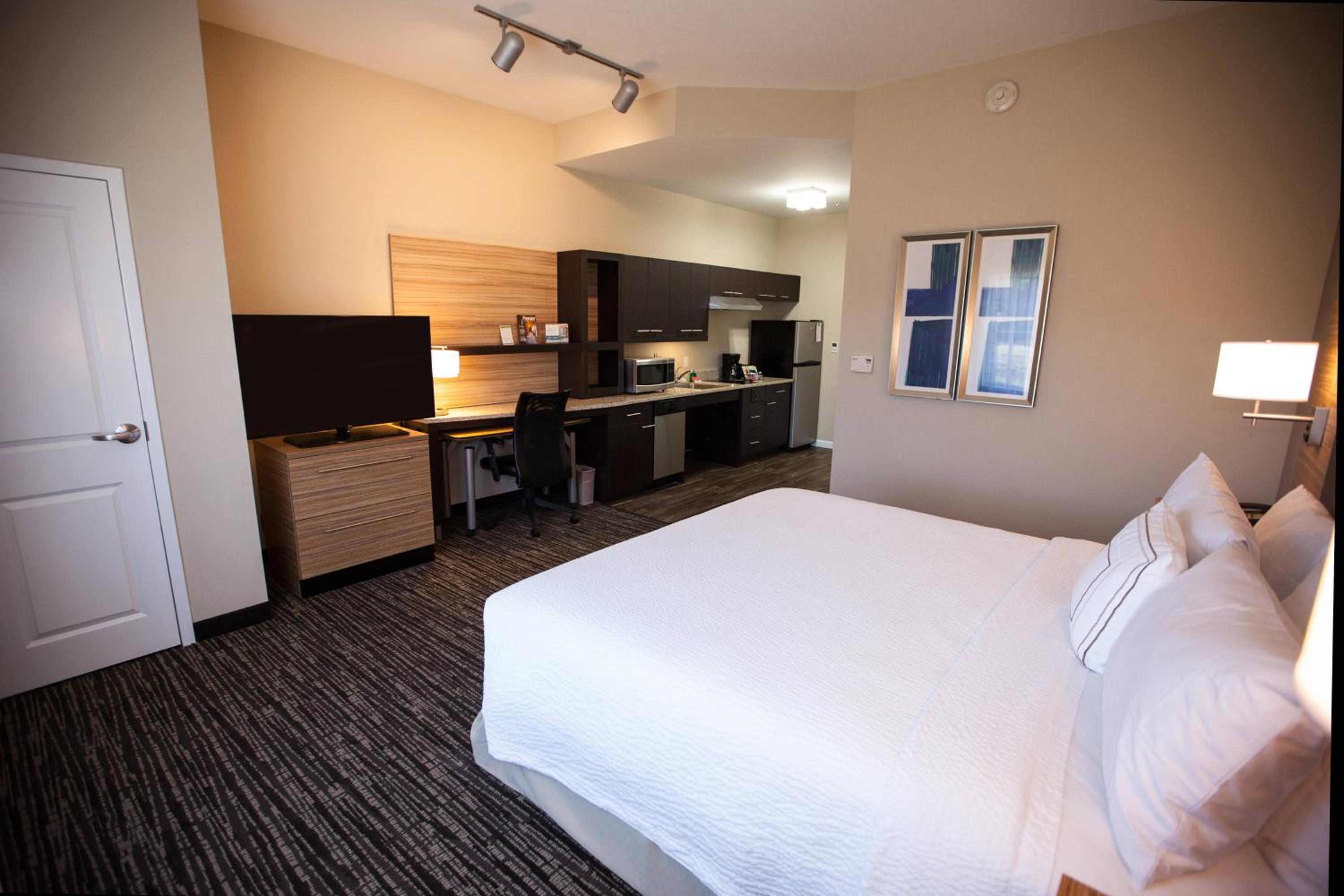 King or Queen Studio with Balcony 