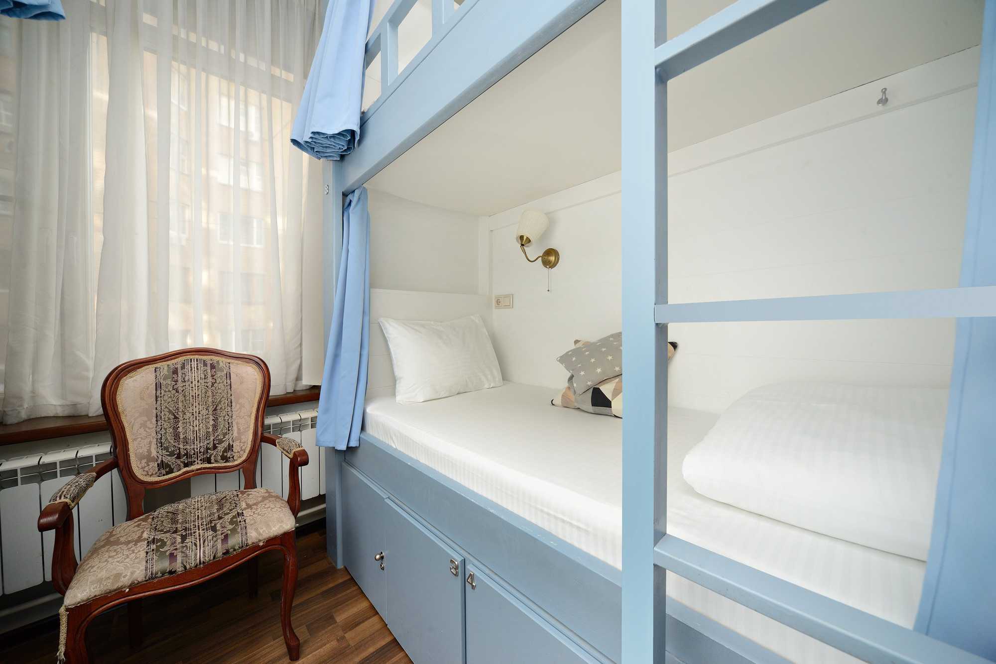 Кровать в общем 6-местном номере