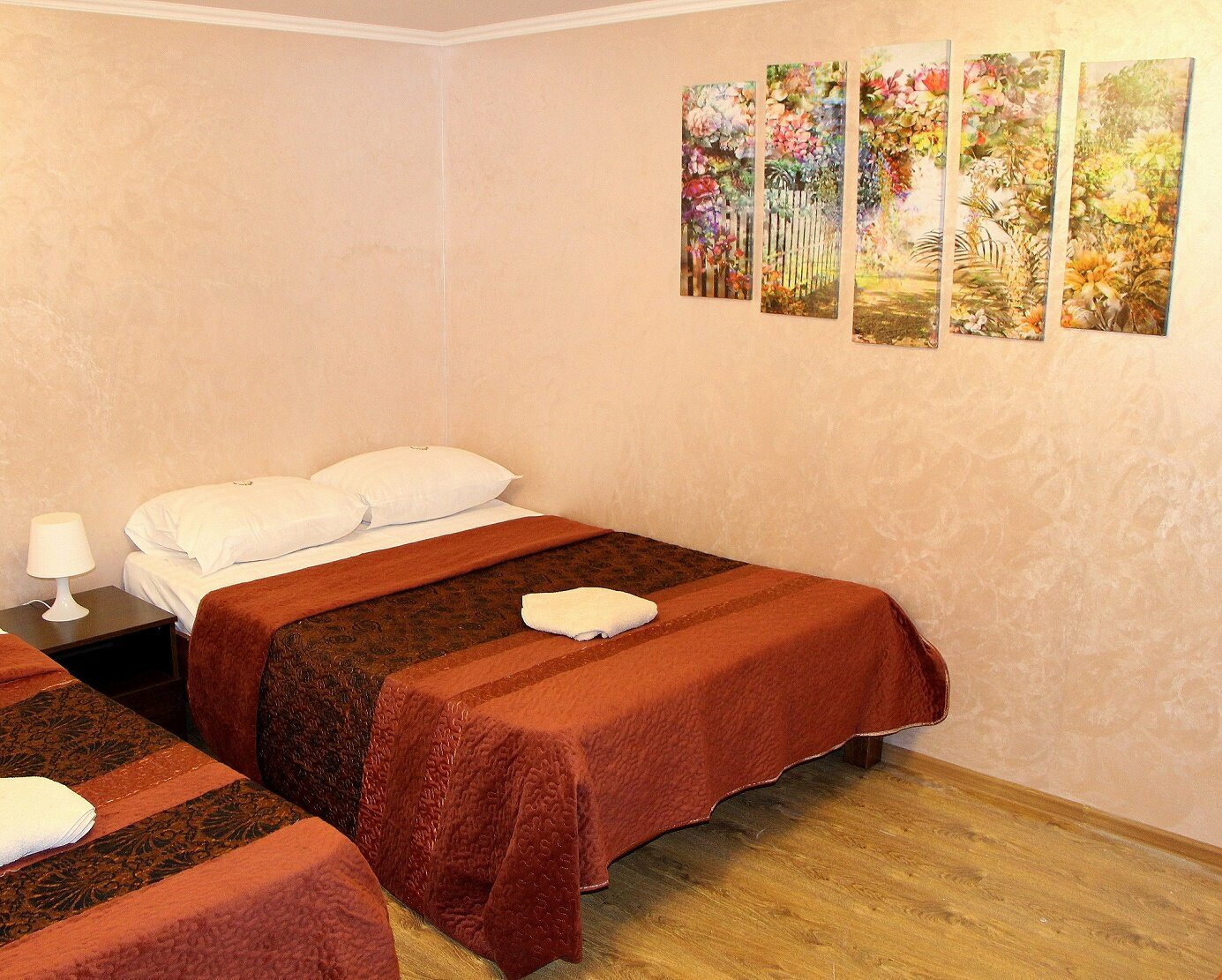 Семейный номер с общей ванной комнатой