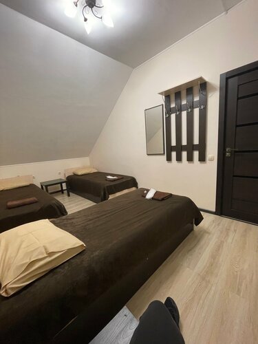 Трехместный номер с общим душем и туалетом