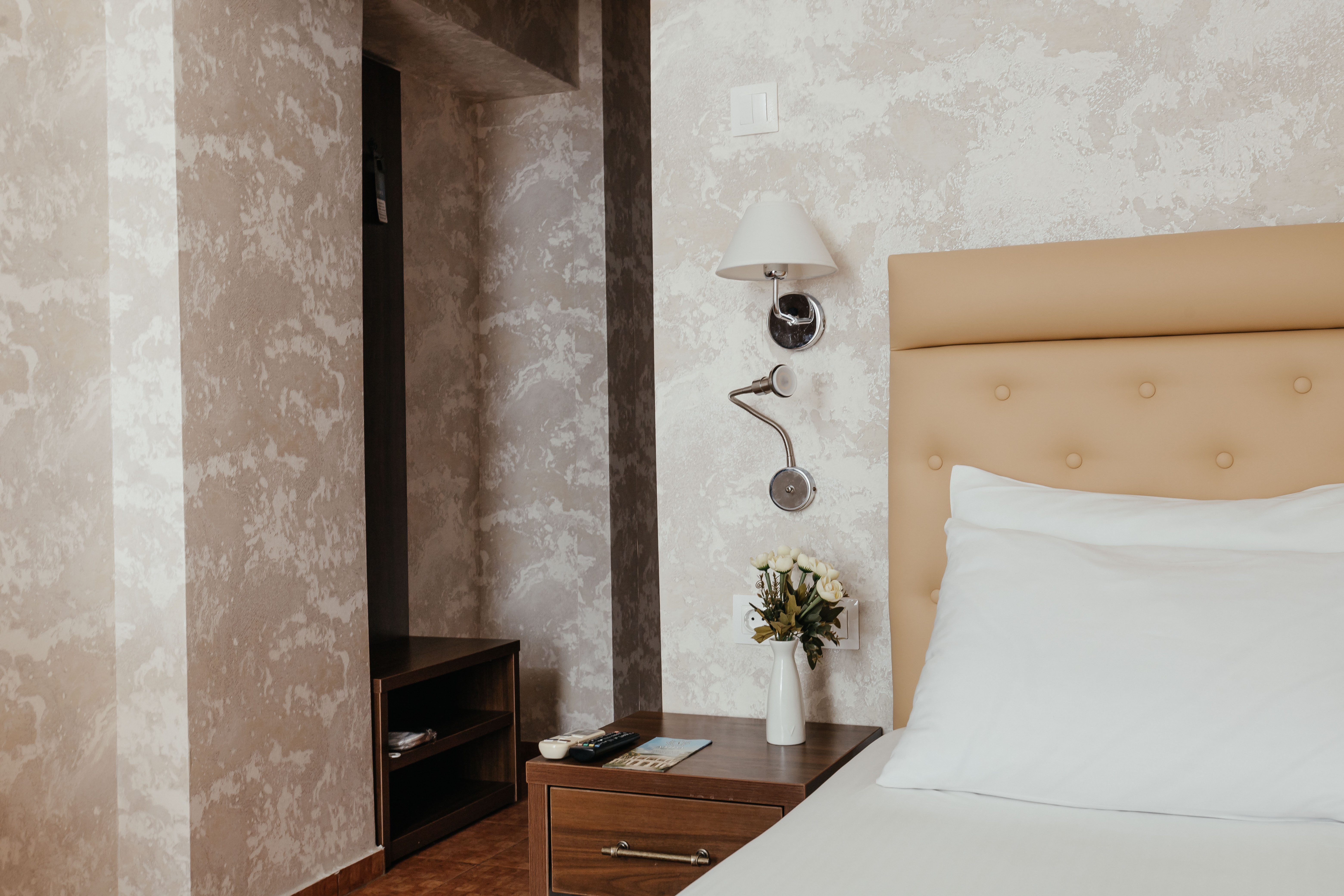 Стандарт одноместный с балконом вид на парк/3 корпус. Второй корпус 3*