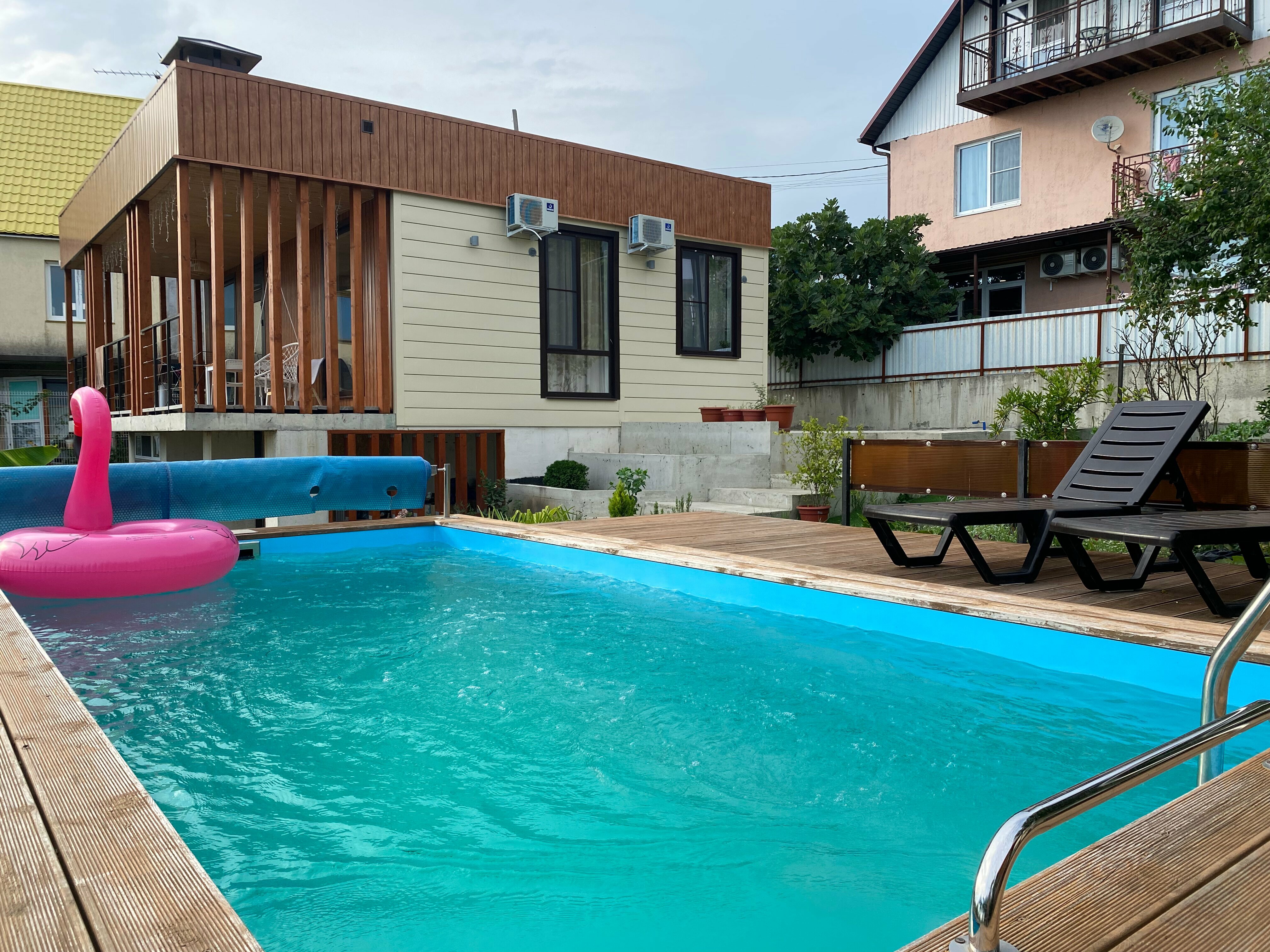 Дом с собственным бассейном