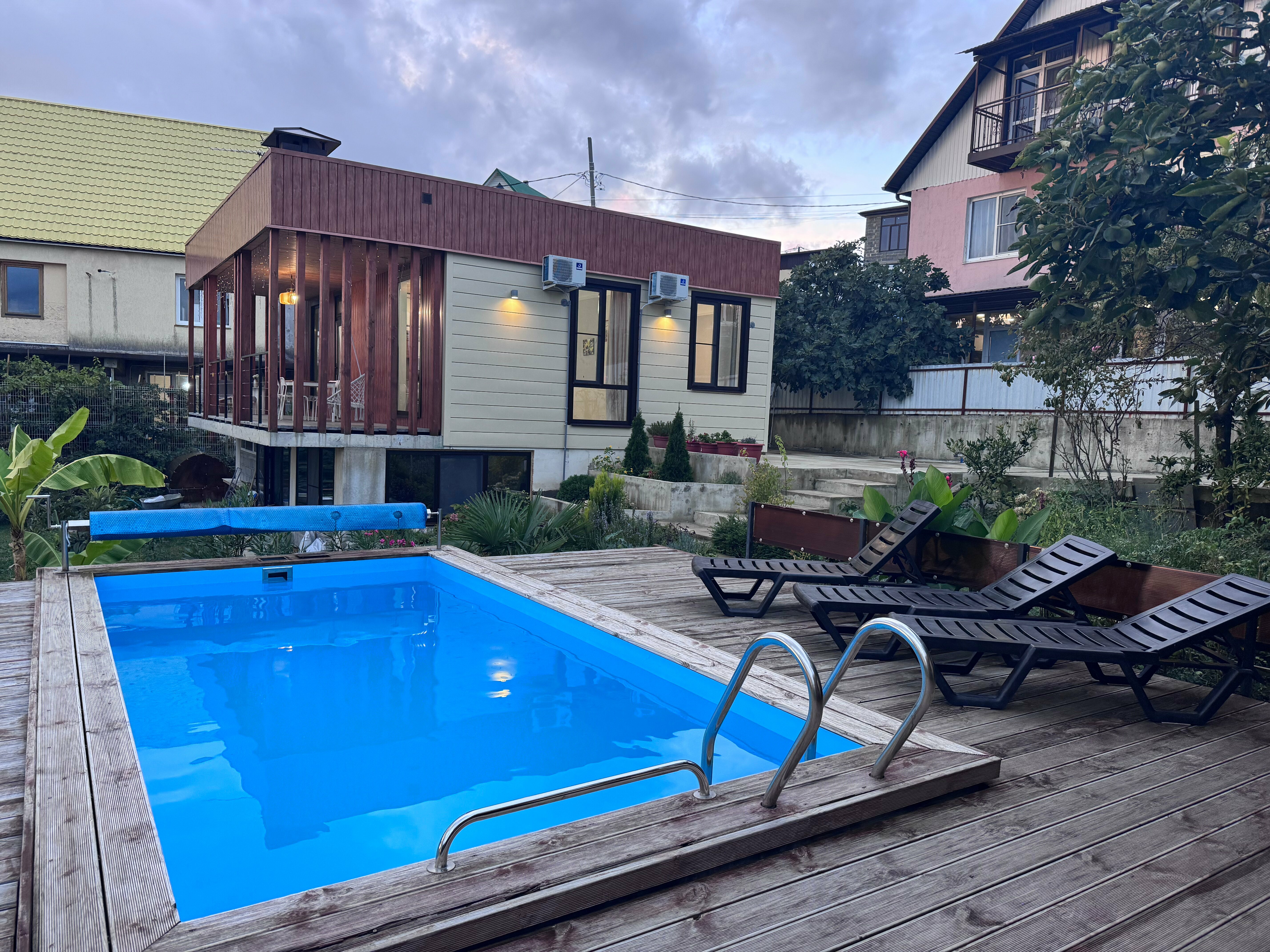 Дом с собственным бассейном