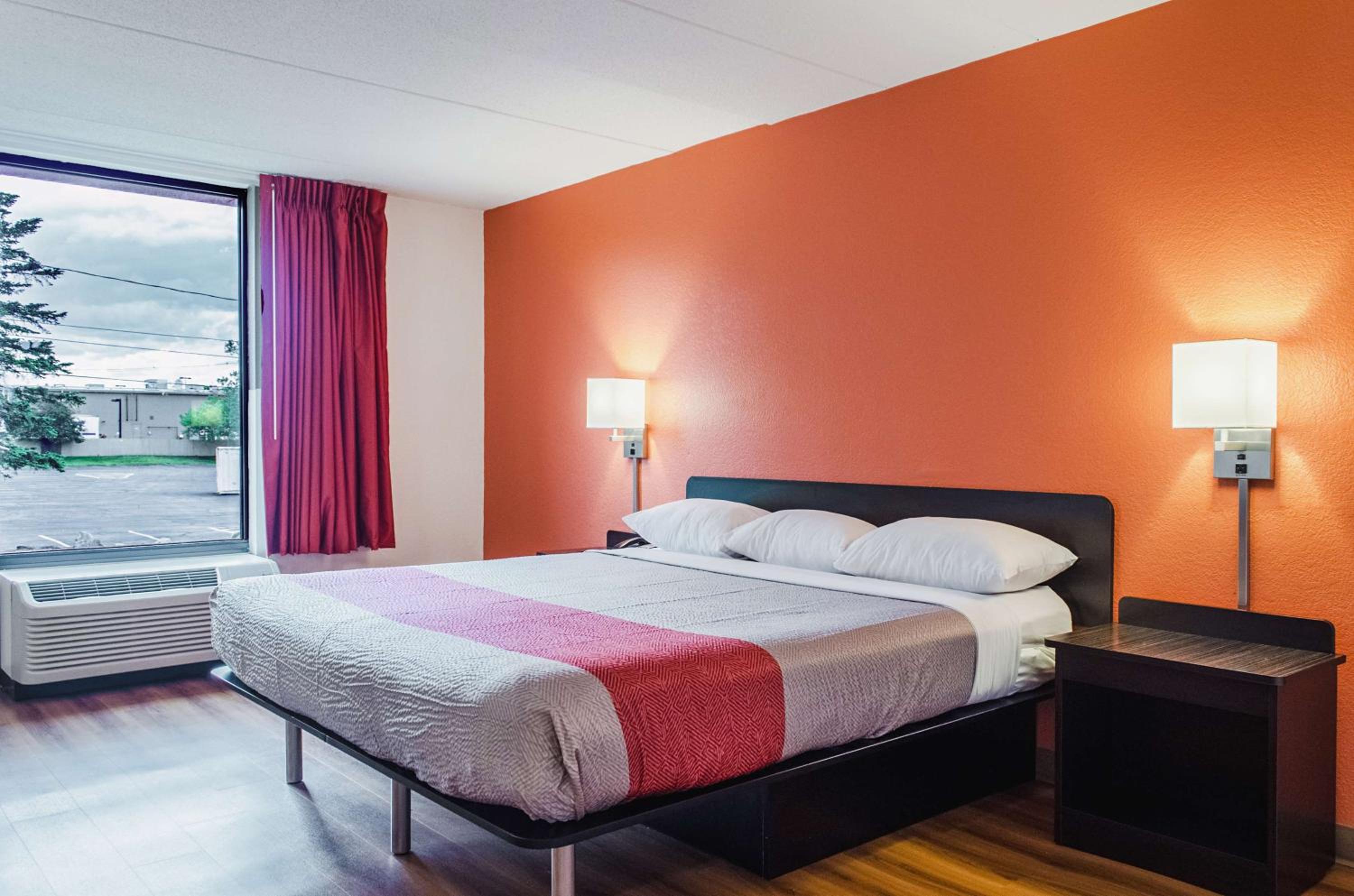 King Room - Non-Smoking