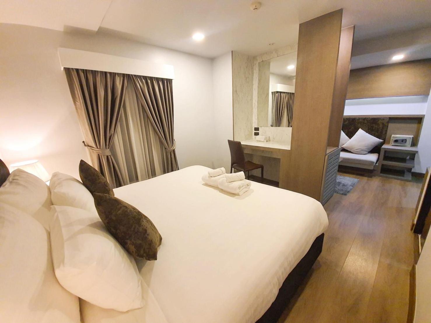 Deluxe King Room