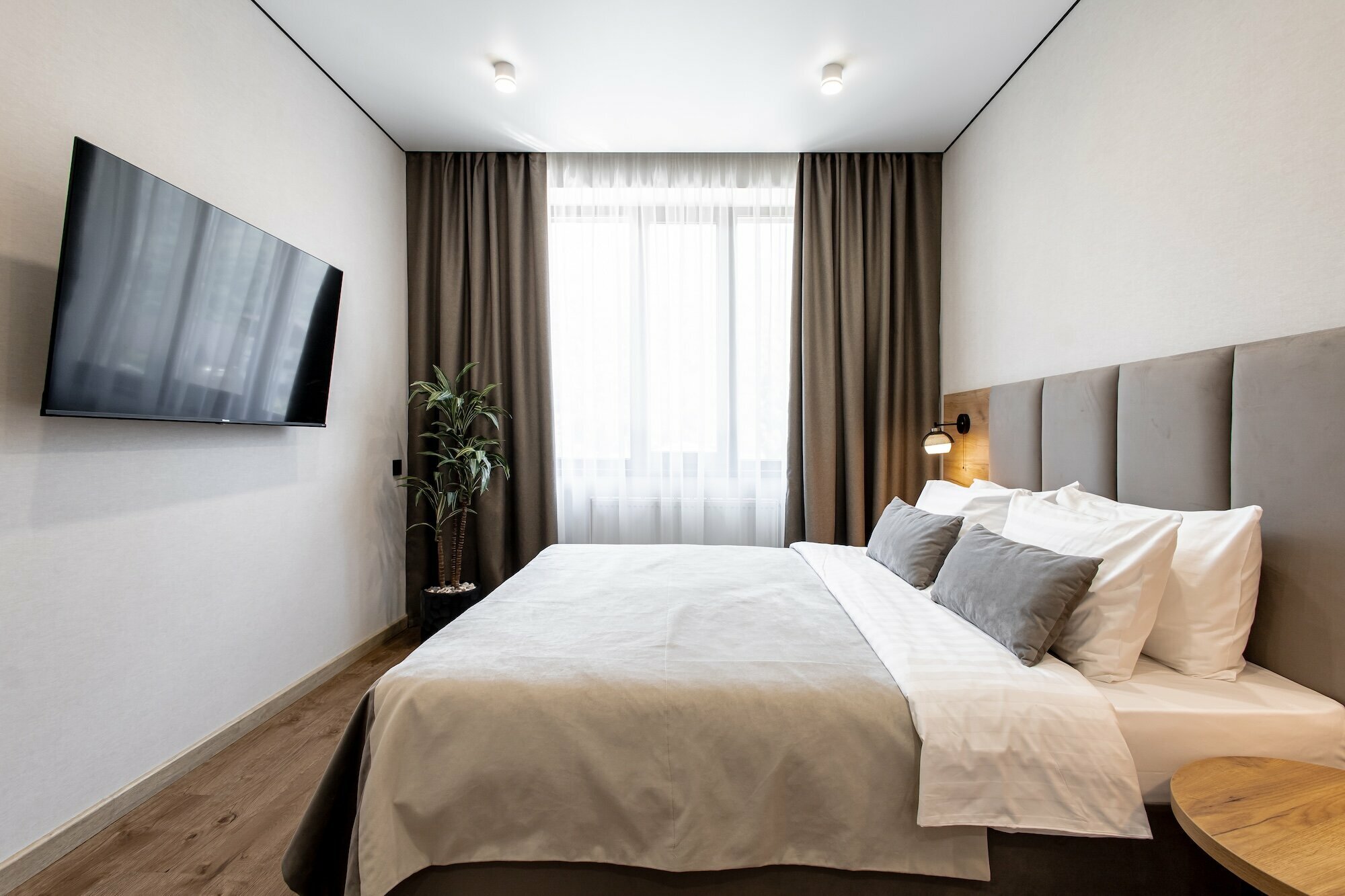 Апартаменты с балконом и видом во двор