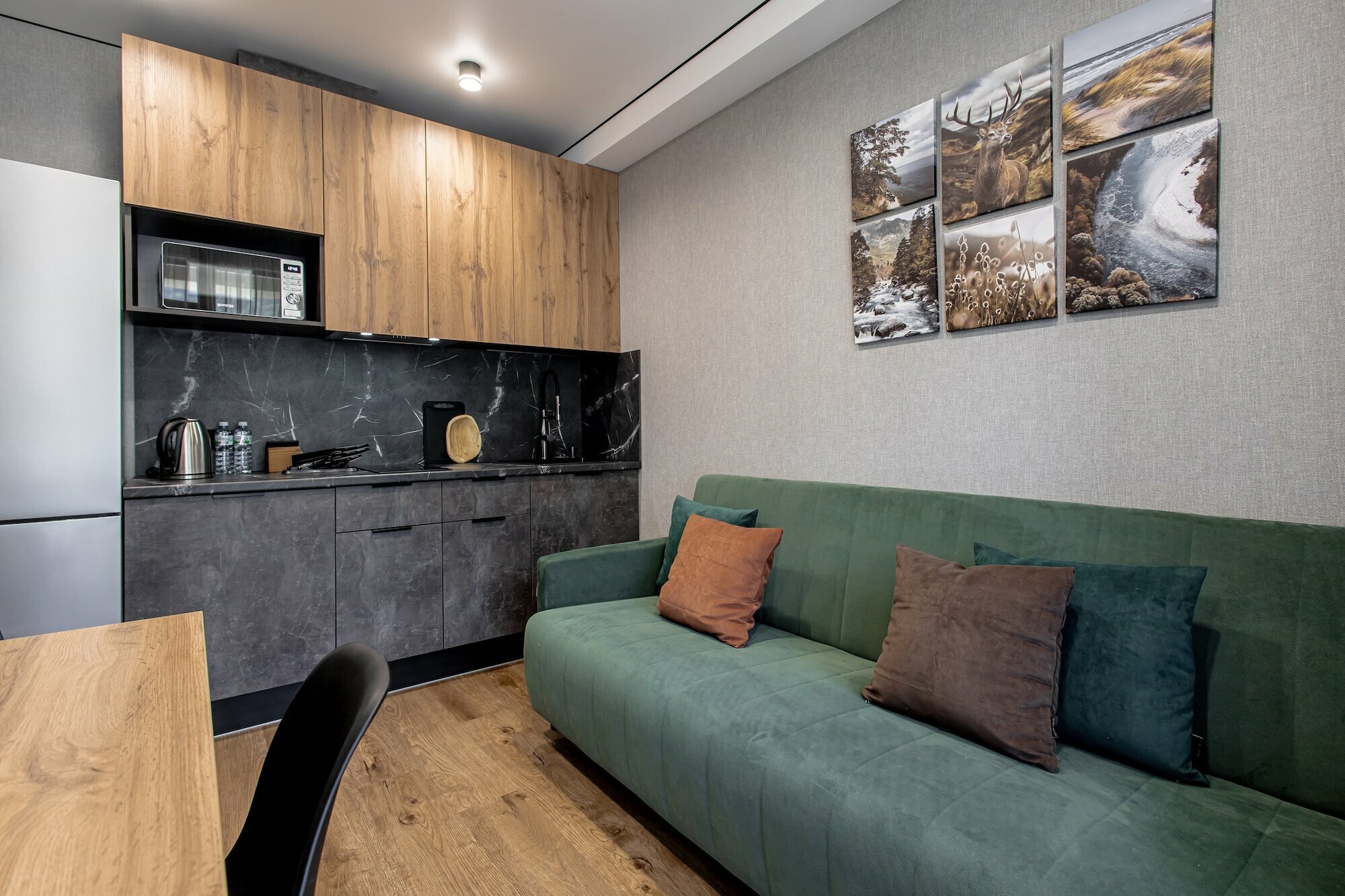 Апартаменты с балконом и видом во двор