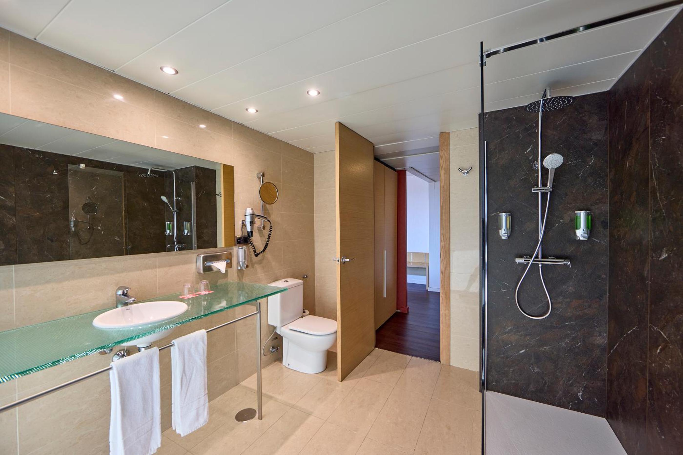 Deluxe King Room with City View