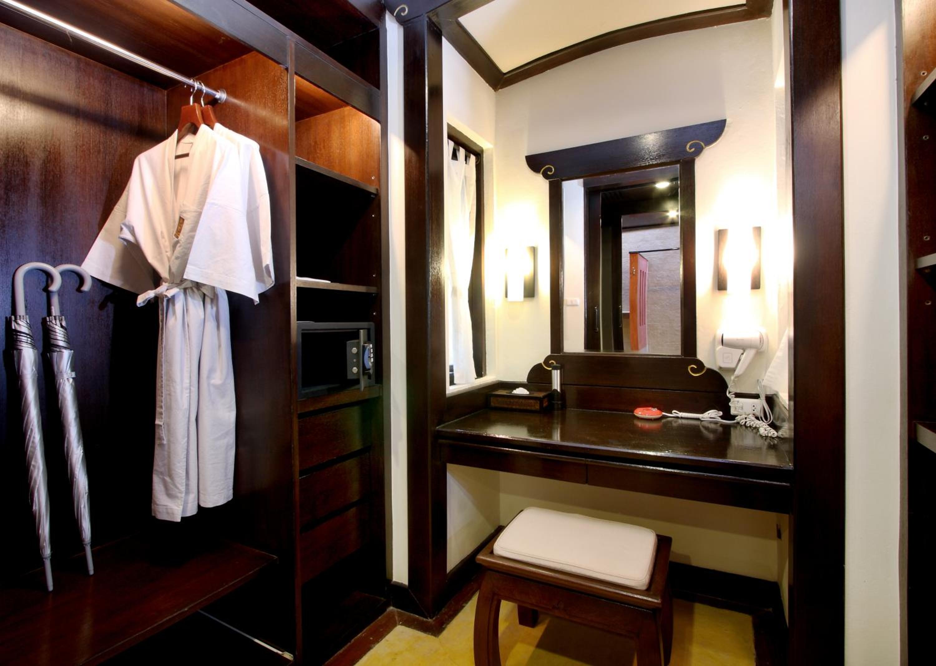 Villa with Pool Access