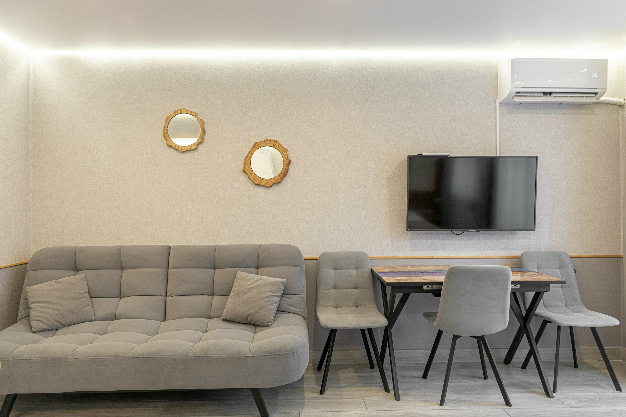 Люкс "Горы", 2-х местный с двуспальным диваном.