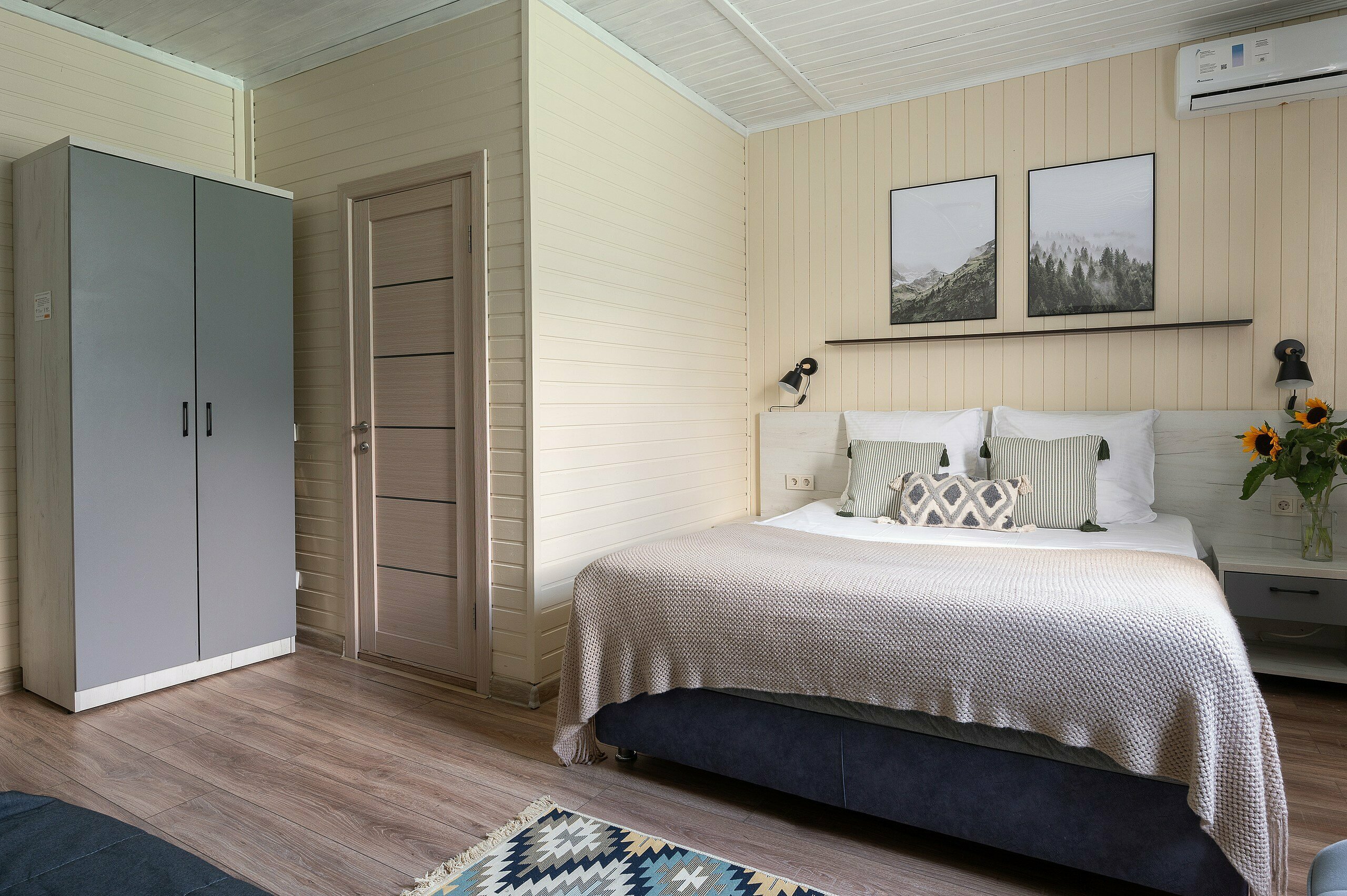 Делюкс с балконом , 2-х местный с двуспальным диваном.