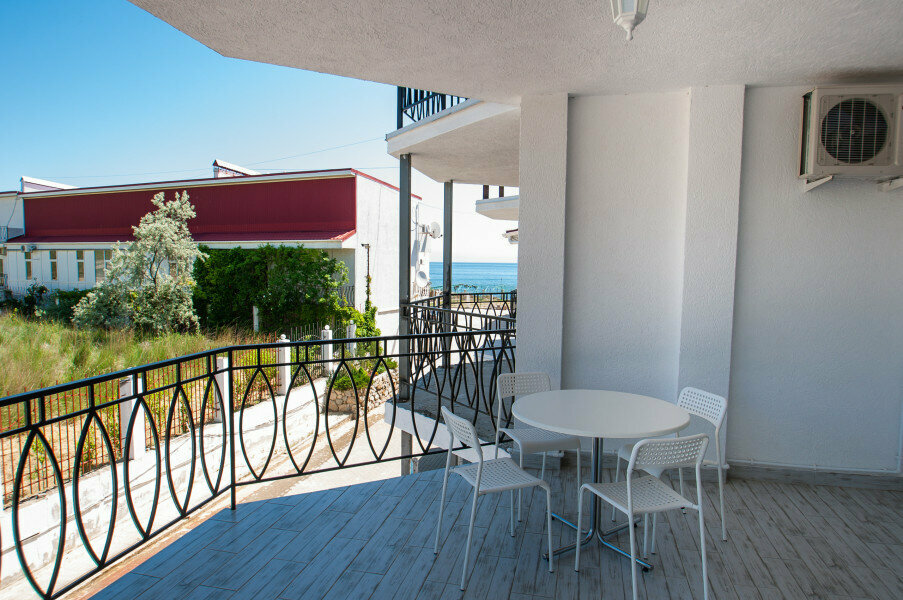 Двухкомнатные апартаменты с террасой второй этаж