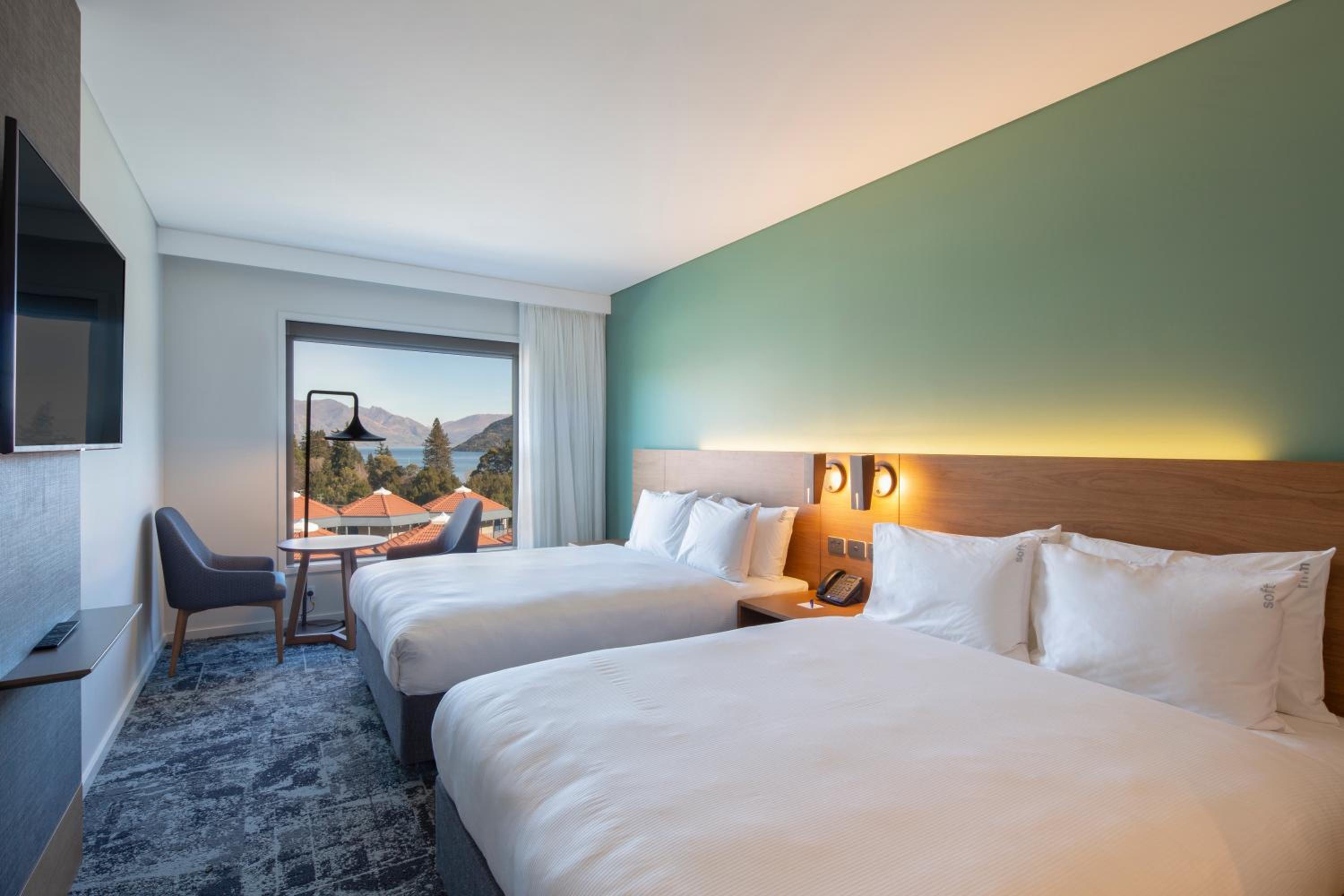 Standard Queen Room with Two Queen Beds and Mountain View - Free Breakfast