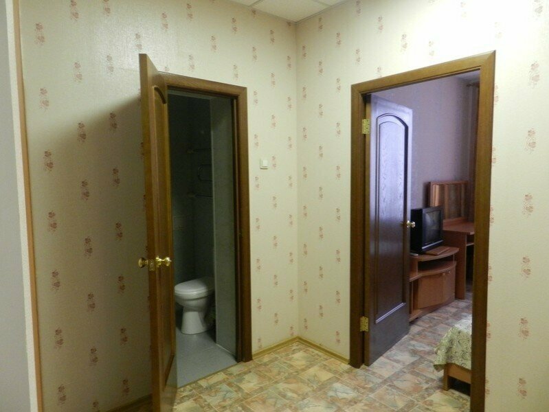 Двухместный номер с 2 отдельными кроватями и общей ванной комнатой