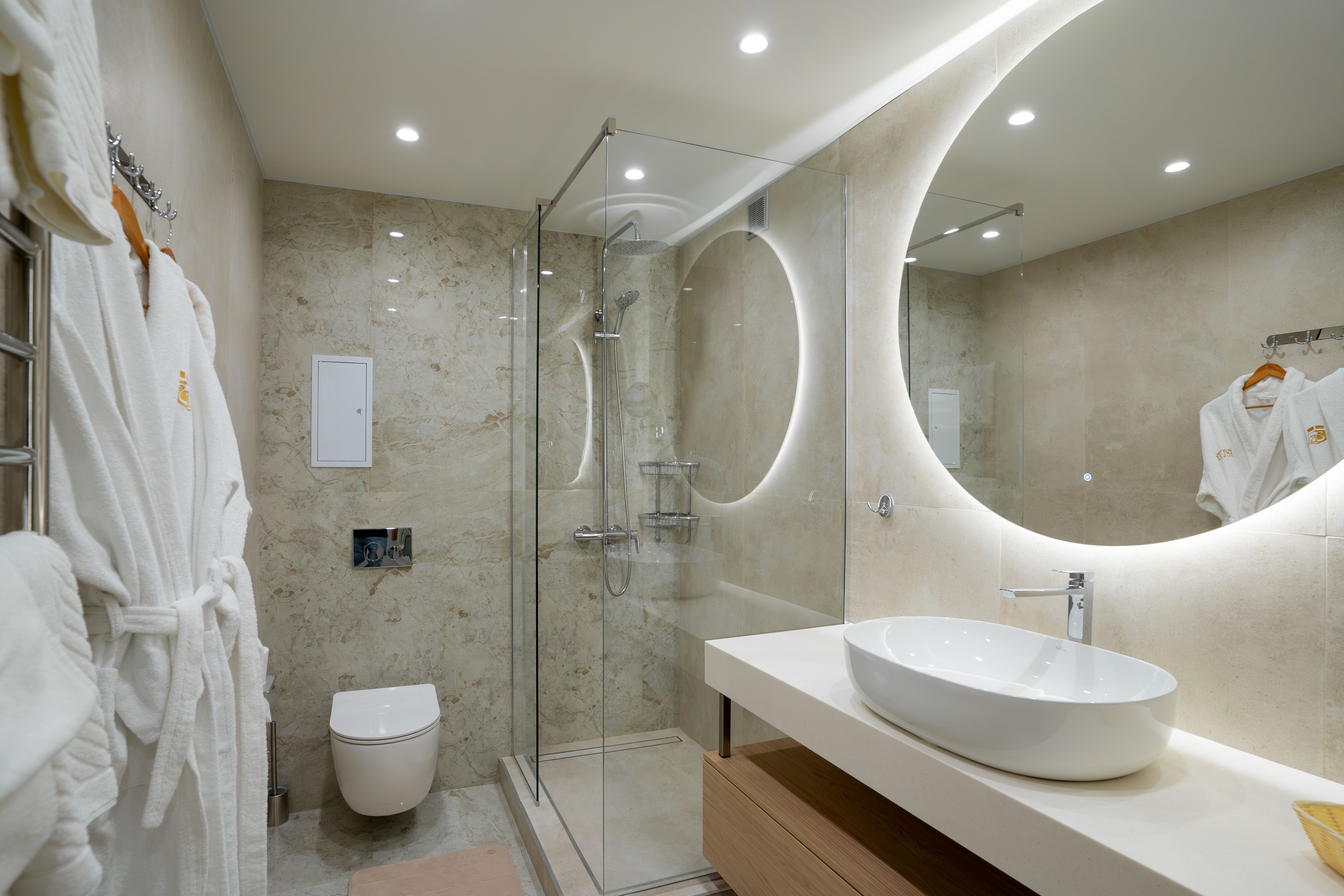 Номер-студия с кроватью размера «king-size»