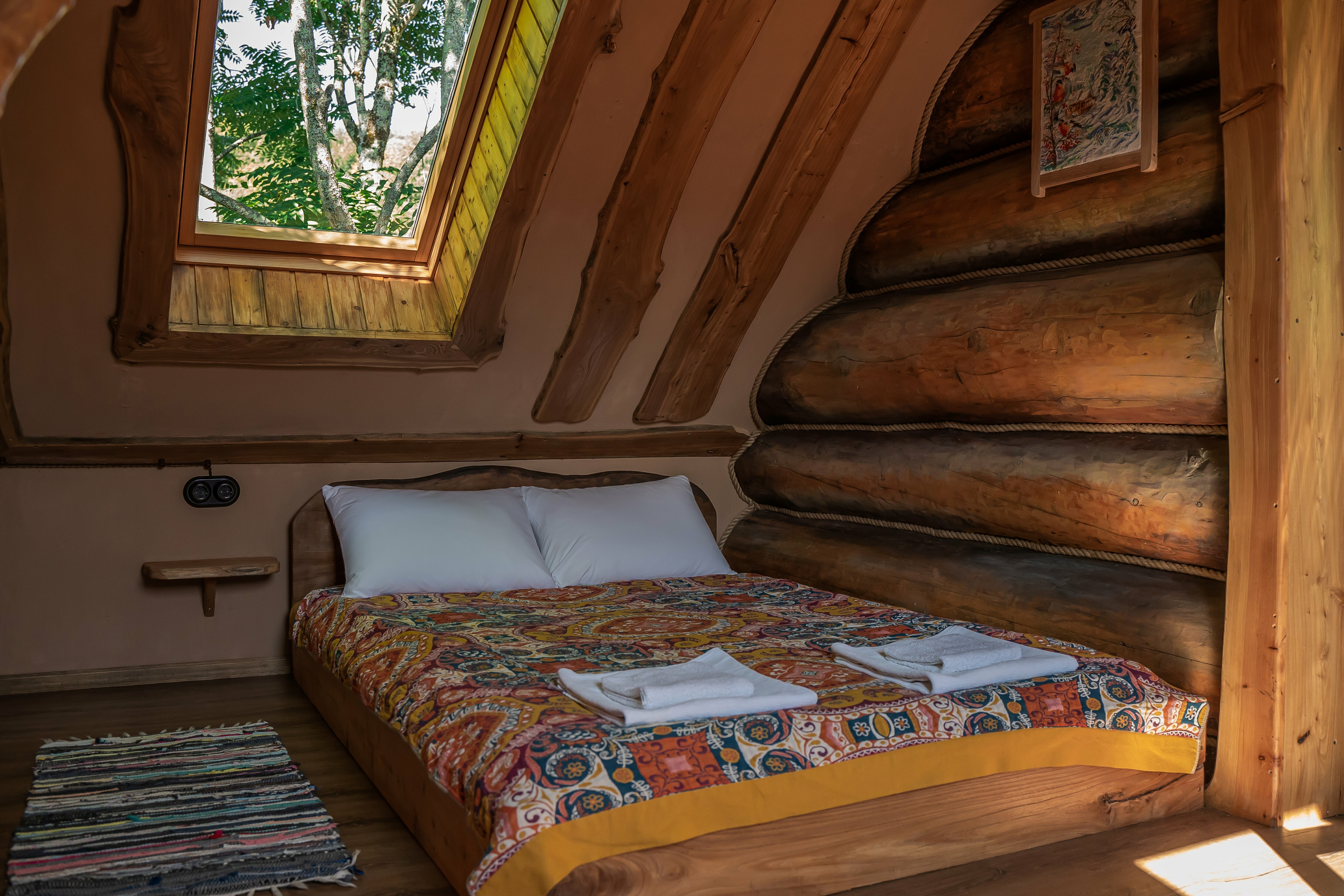 Дом из сруба на компанию