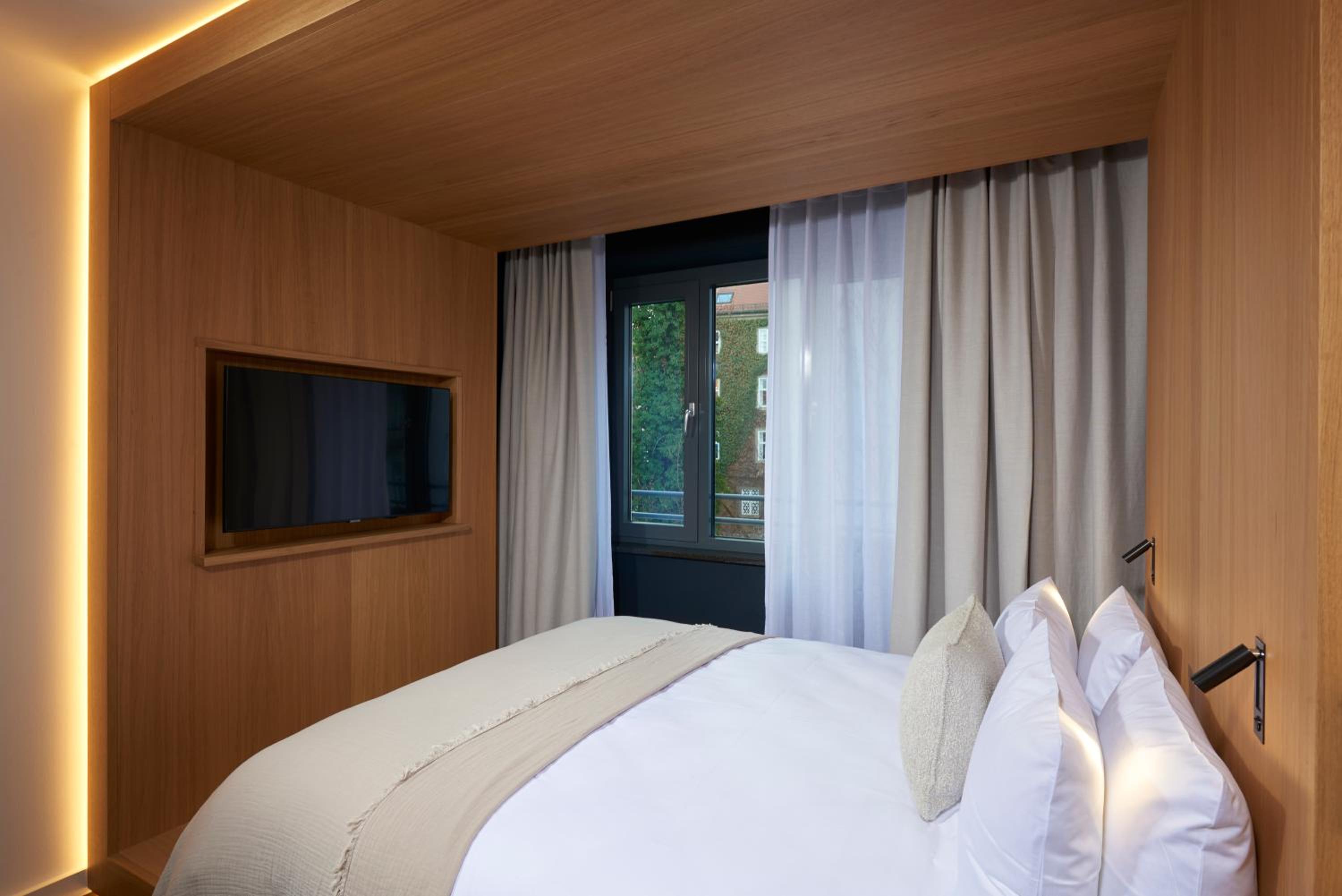 Comfy - Courtyard view