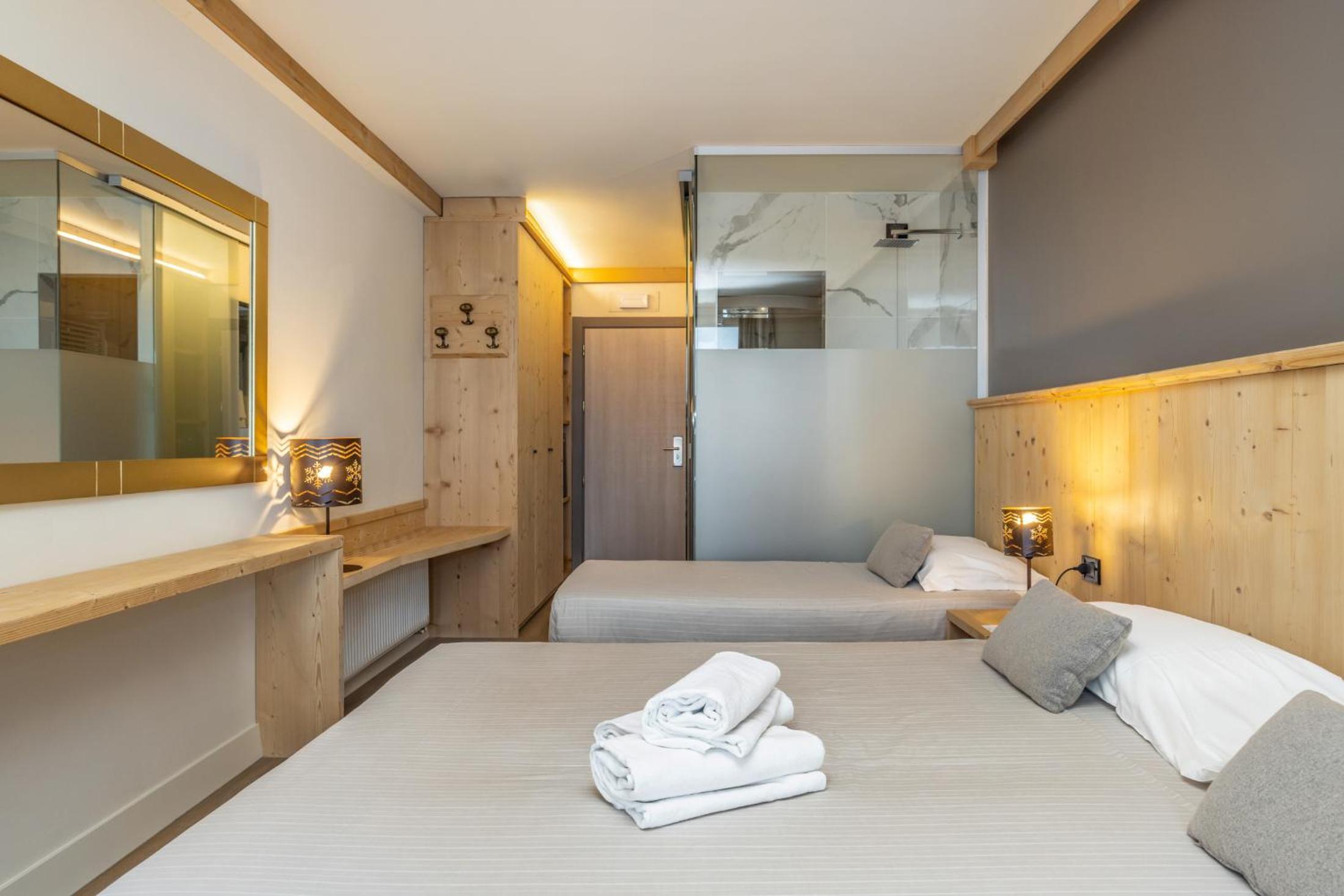 Family Room (2 Adults + 1 Child)