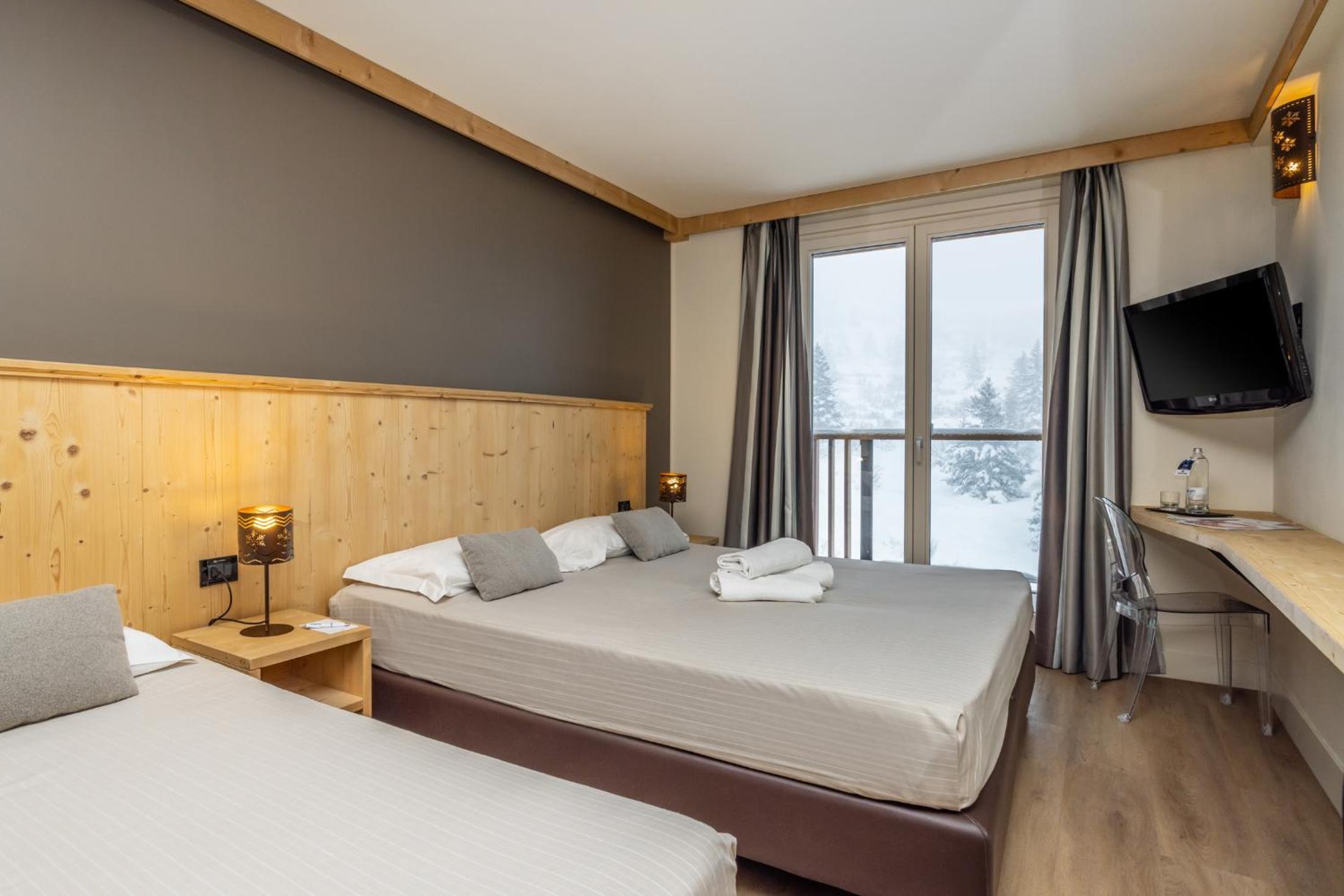 Family Room (2 Adults + 1 Child)