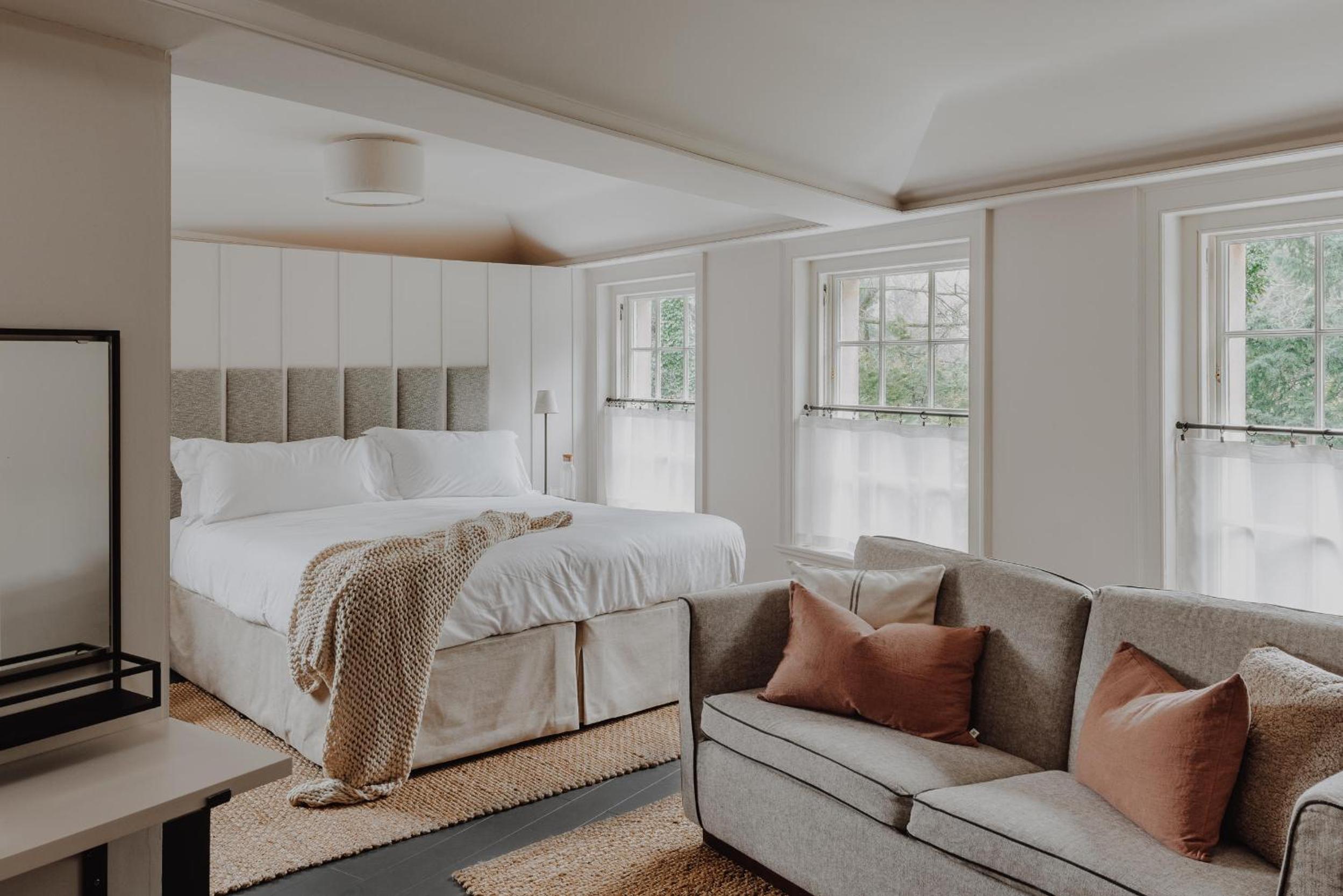 Coach House Large Guest Room